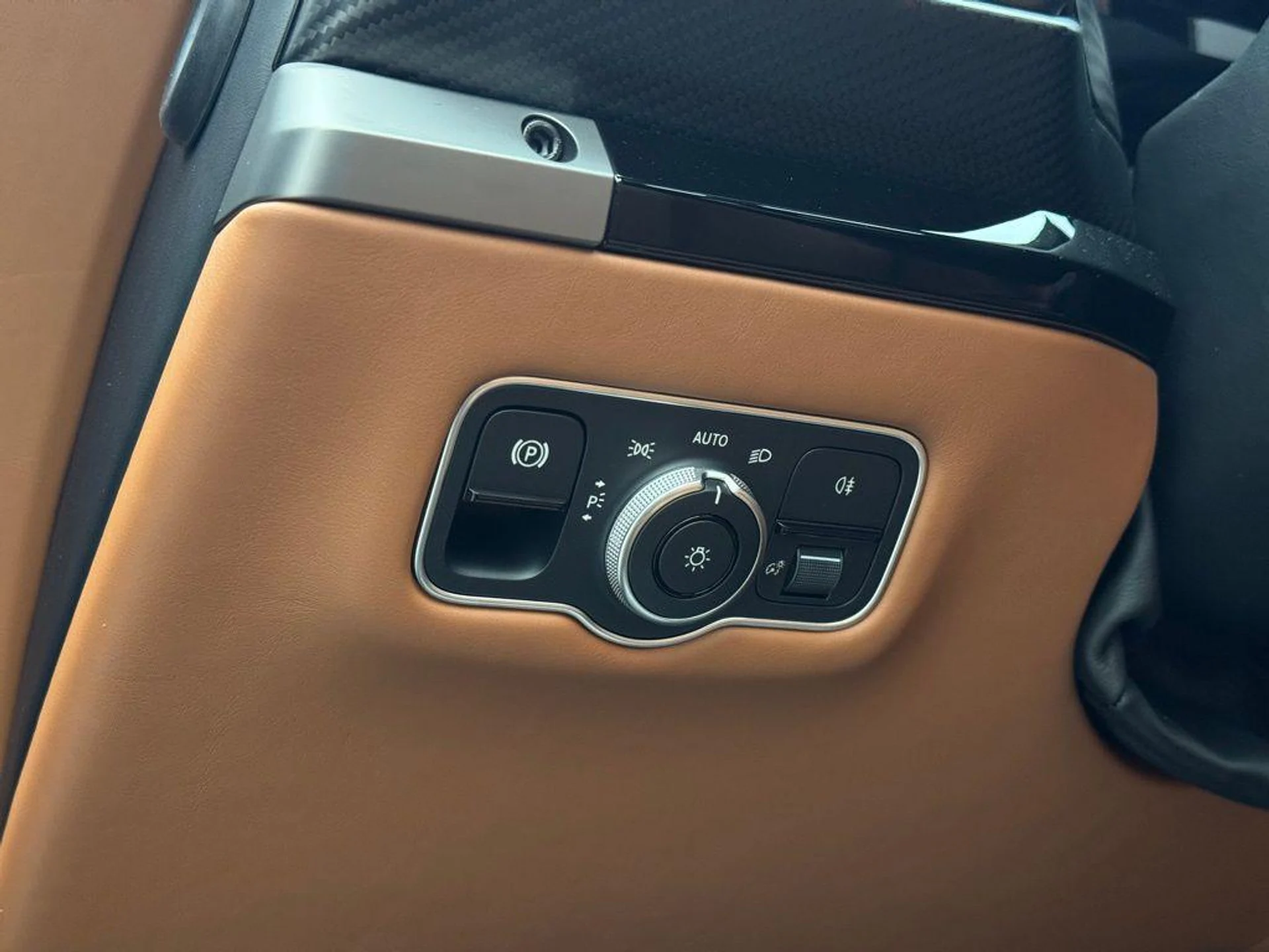 mph018_175571876_v_Rcu_Jm_UFO_Wt_E0ksegw_Nm_OB_3_Bk_I_63d2f3b157