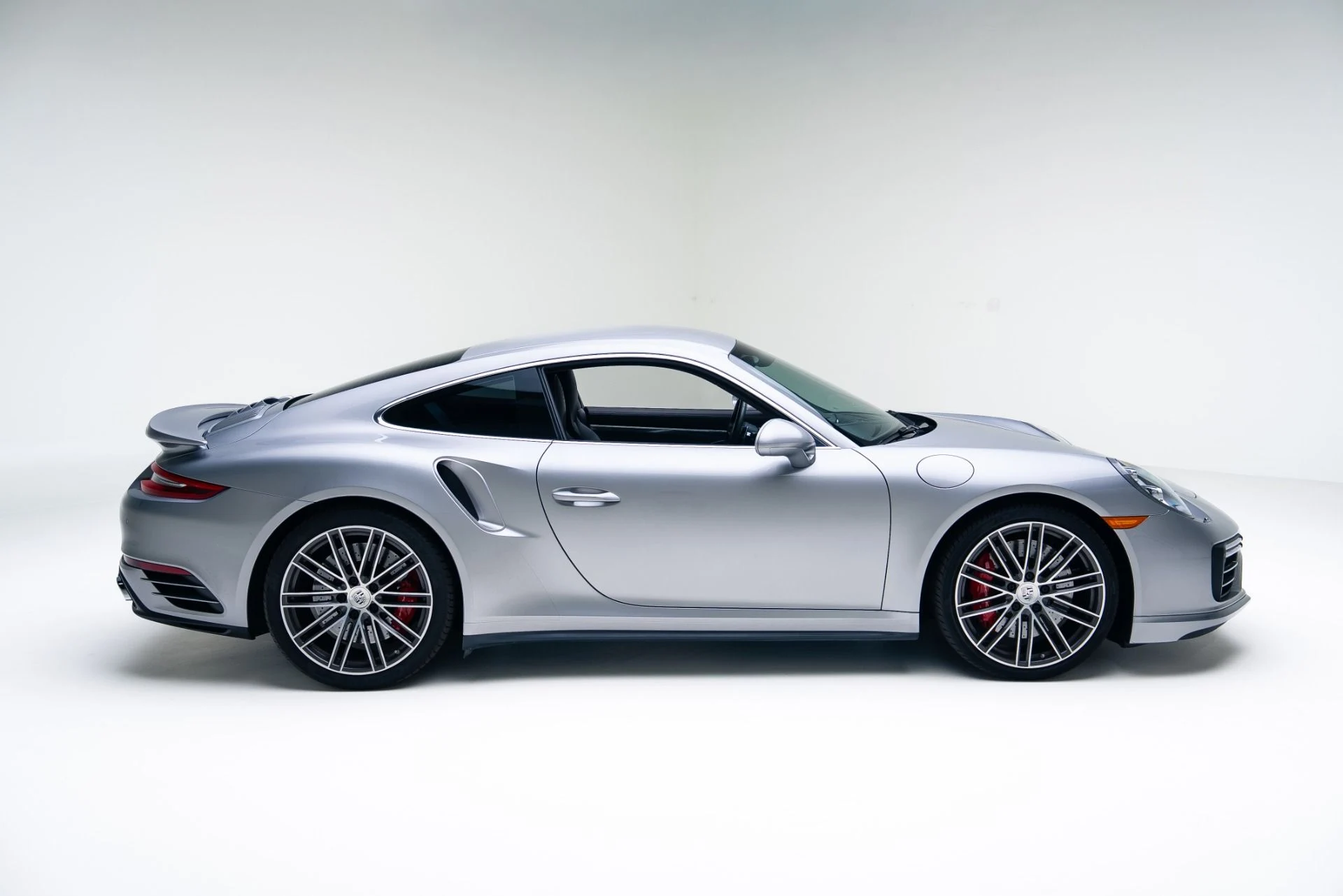 mph018_1756631452_Used_2018_Porsche_911_Turbo_1765307368_94e2d732d1