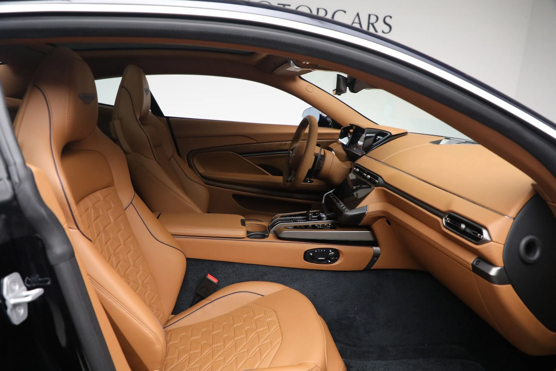 mph018_1758476331_New_2026_Aston_Martin_Vanquish_f6fc246fc9