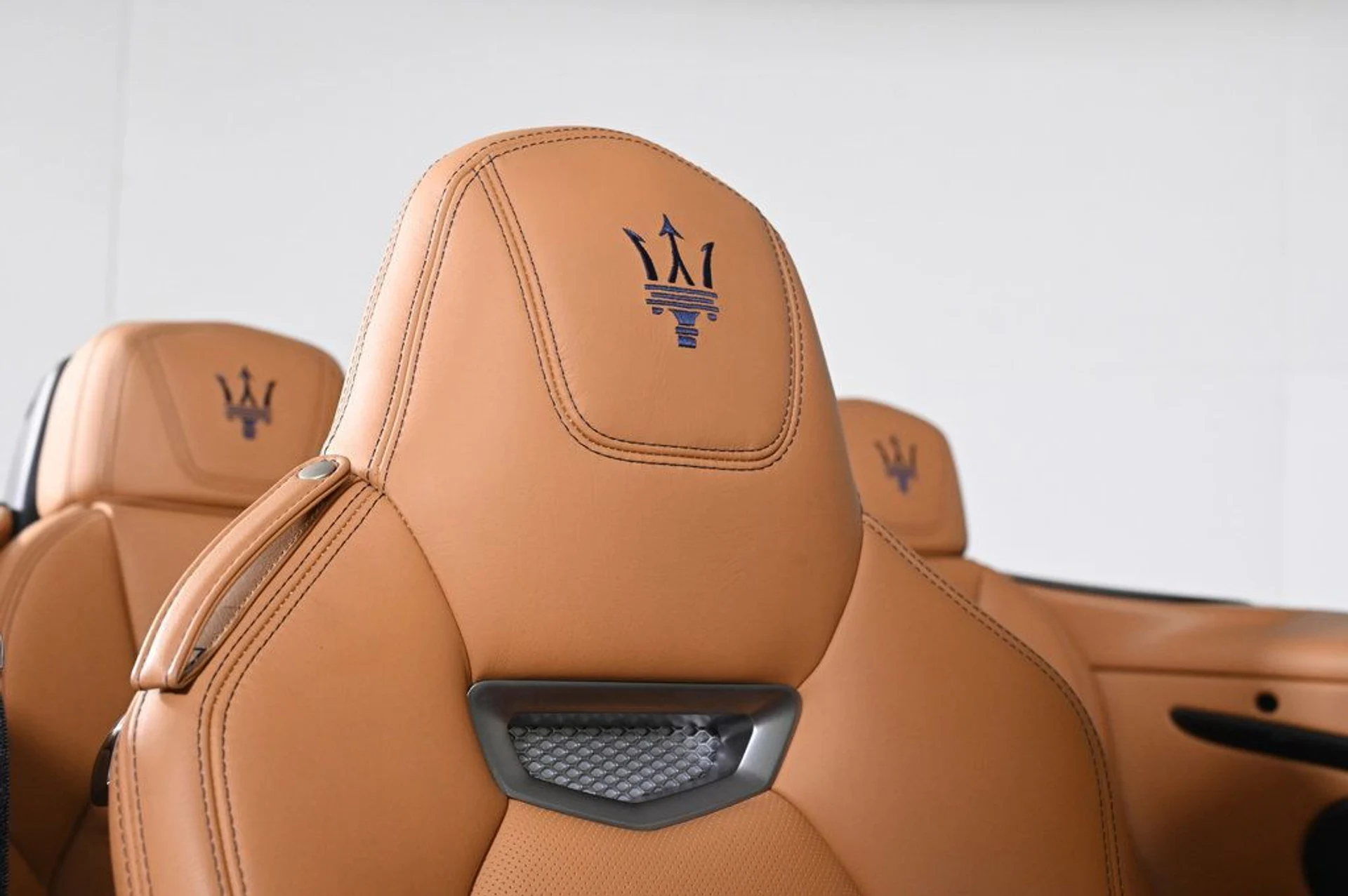 mph018_1776534748_used_2019_maserati_granturismo_sport_11350_23000858_18_1024_45b9115d70