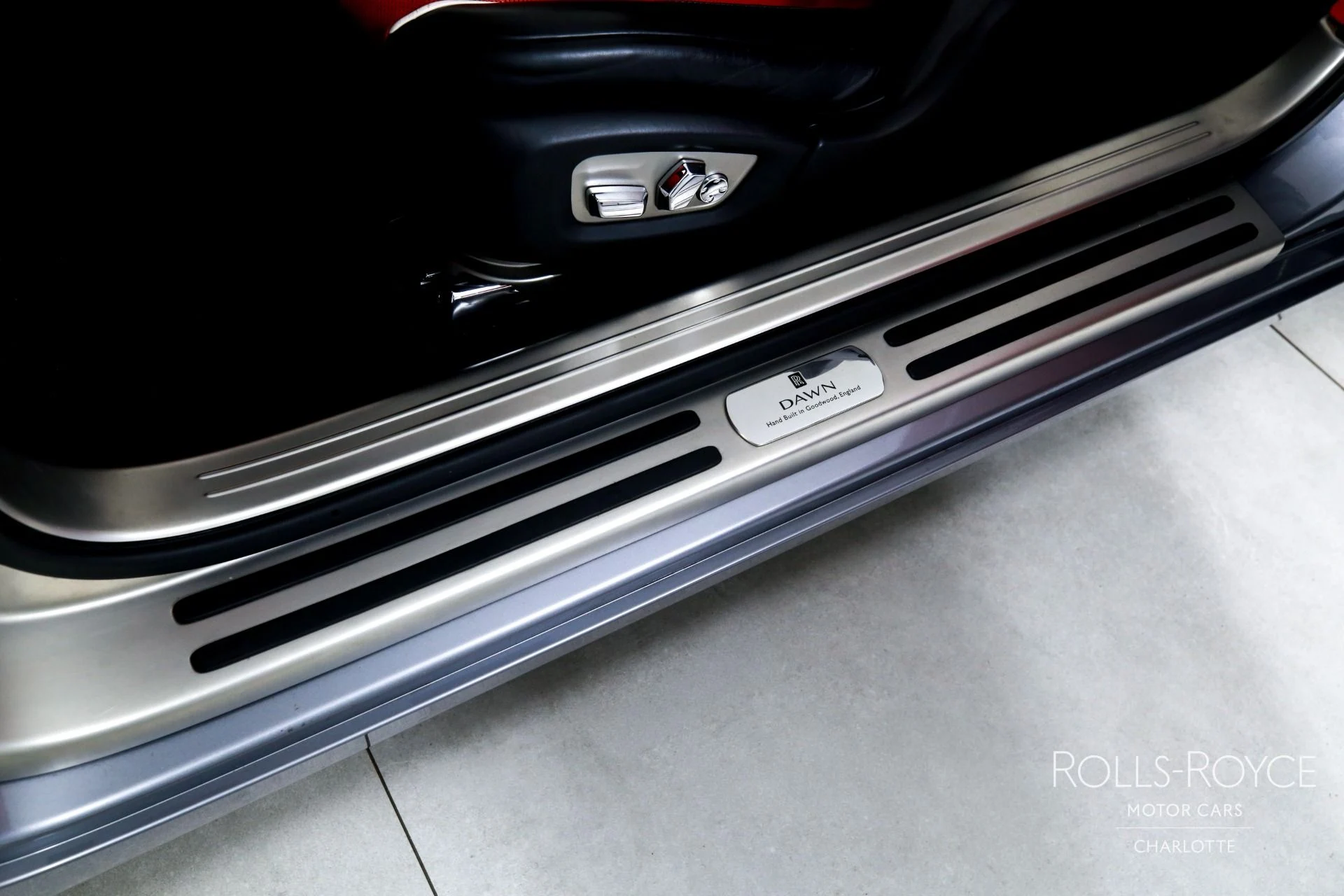 mph018_177692137_Used_2019_Rolls_Royce_Dawn_1771363105_a9888055f5