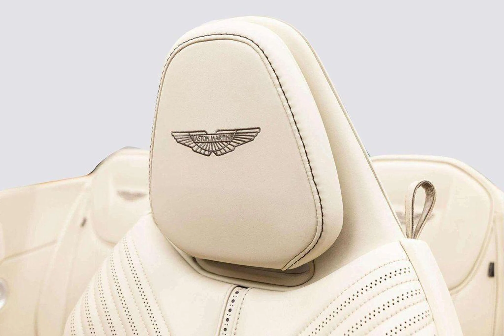 mph018_1790667468_NQWBOS_42w_Z_Wlg8jbux4_Om_K9ins_Y_1f02623c65