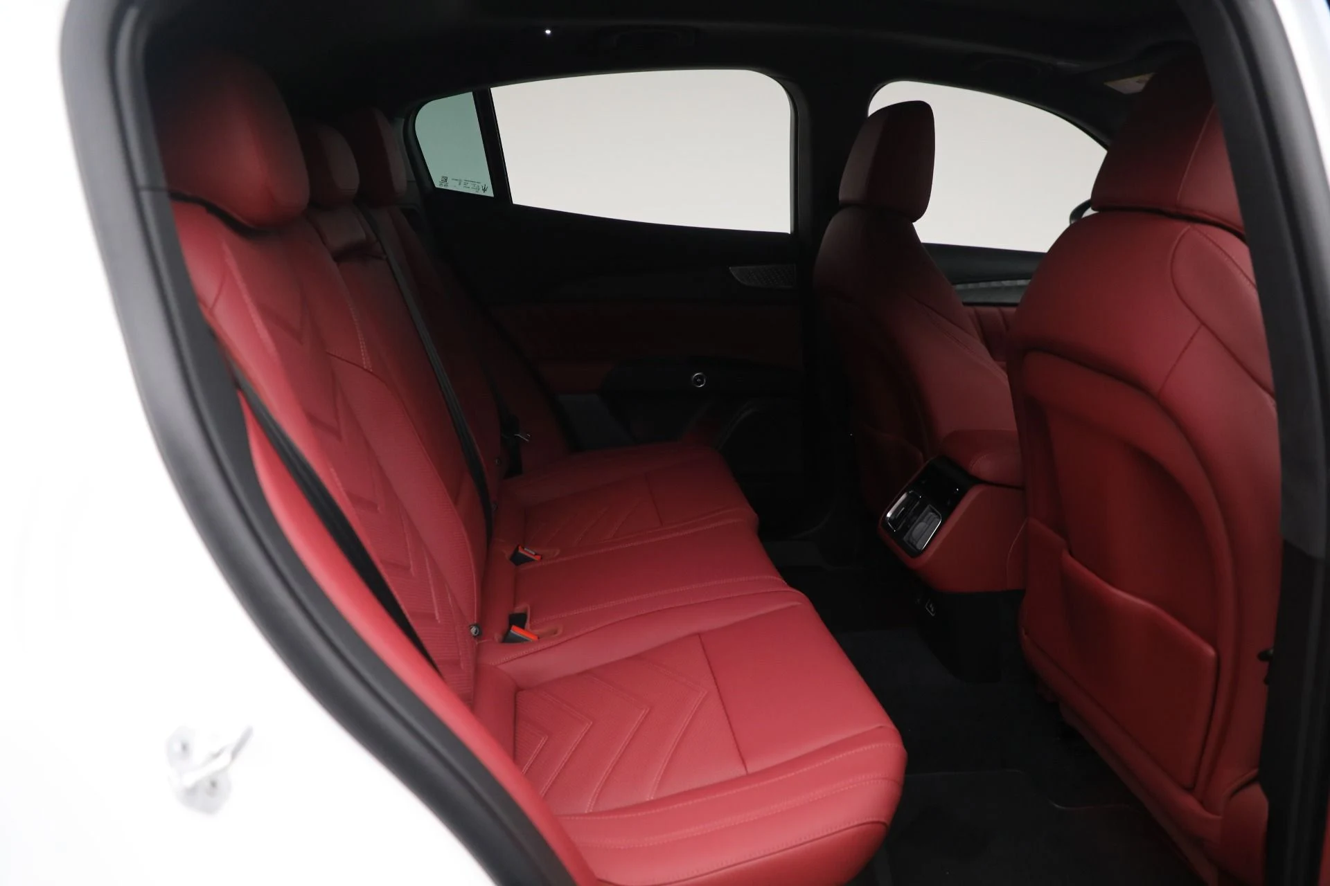 mph018_1800524141_New_2025_Maserati_Grecale_d8ca928b90