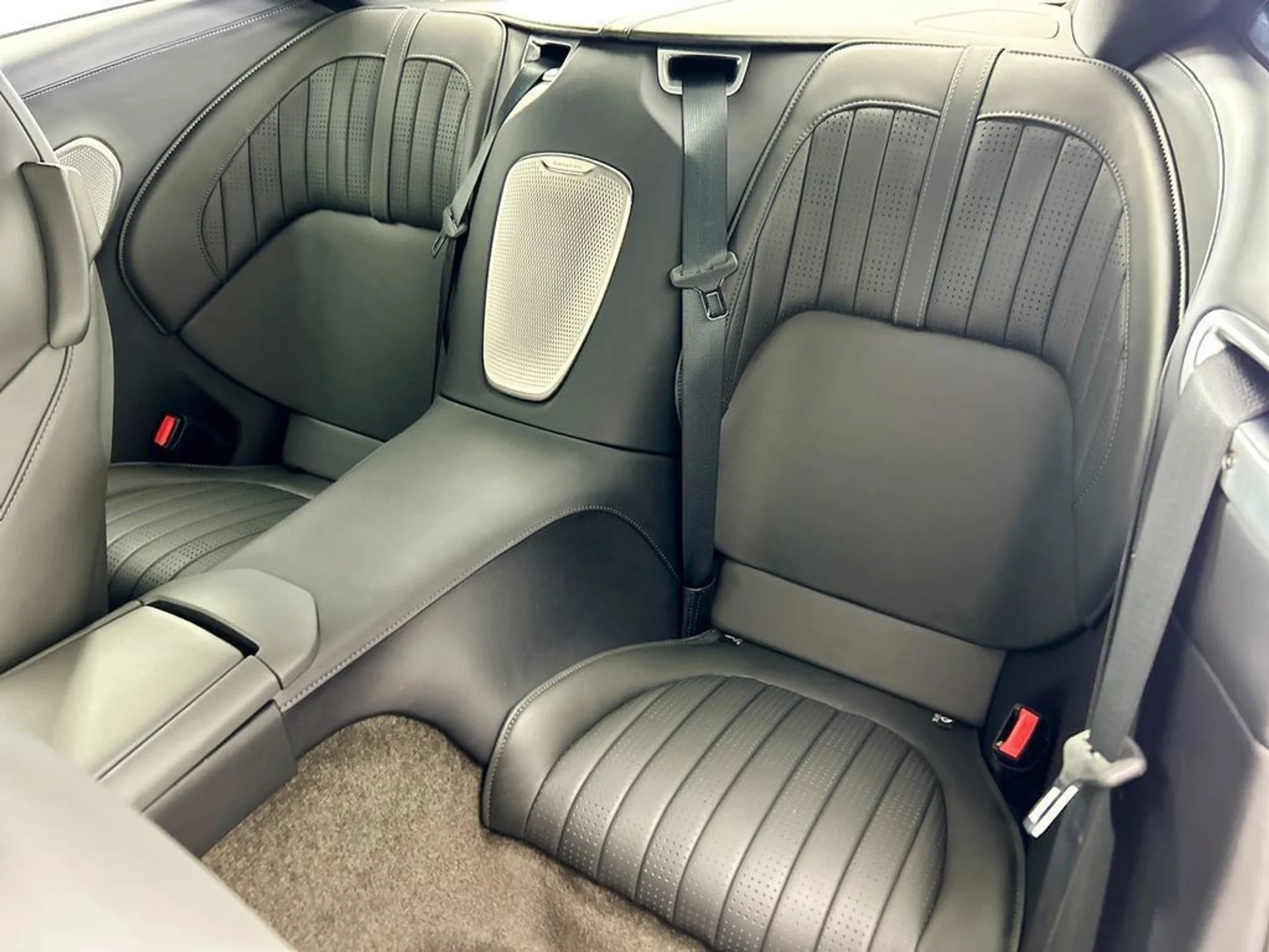 mph018_1805608597_used_2026_aston_martin_db12_coupe_8119_22986073_19_1024_35b00b2d74