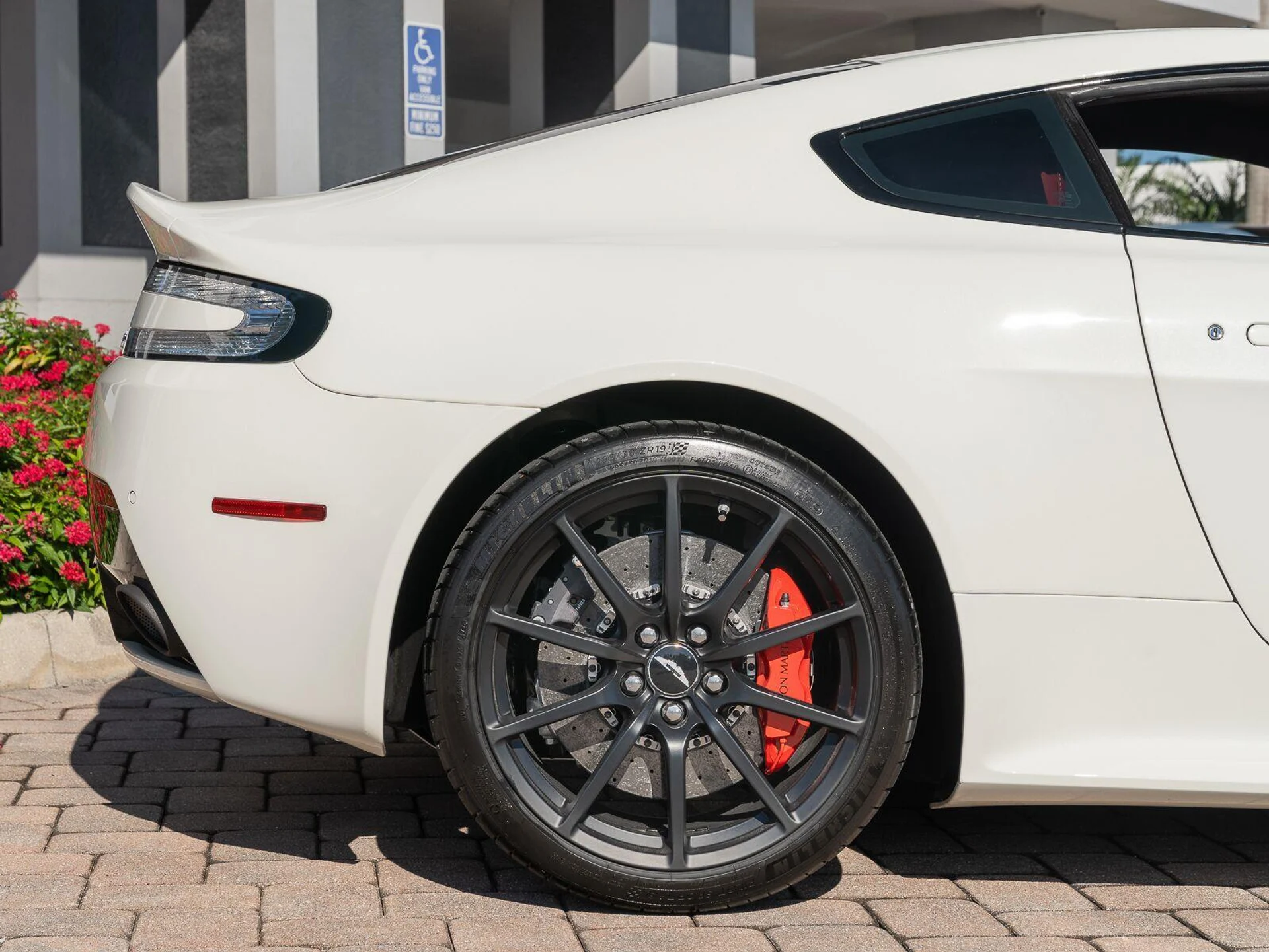 mph018_1806985610_Used_2017_Aston_Martin_Vantage_S_1792786090_c537f2bbfc