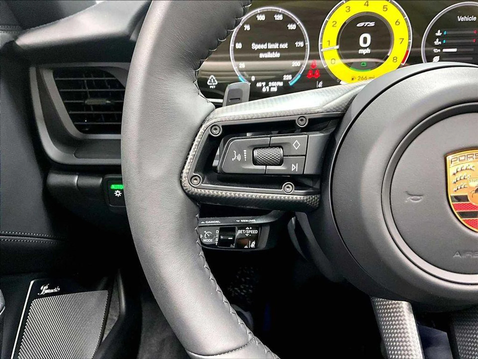 mph018_1808624007_ku3_Al_F_Fz2_Wo_C1_L_Ma_Rd_MQ_Mw_750_1181aff5fe