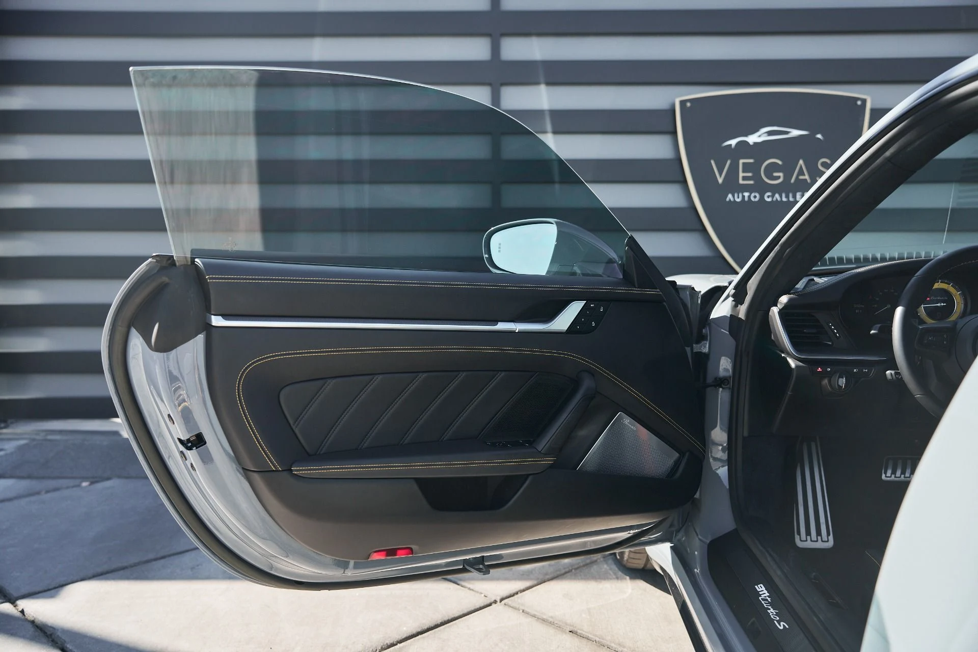 mph018_1809347927_Used_2023_Porsche_911_Turbo_S_1762306918_5abb8623a8