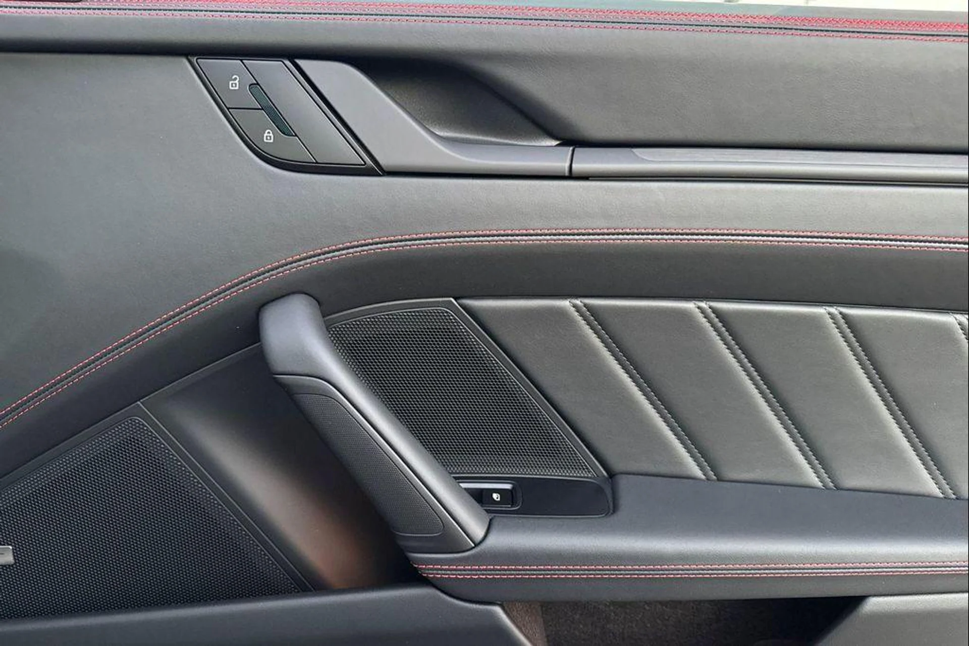 mph018_1811757265_SFC_Nkf_Cevht_PT_5s1_Nrzf_Xubtn_Z0_6773612474