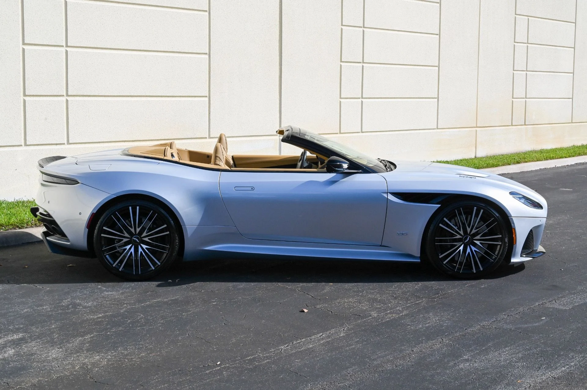mph018_1817091777_Used_2020_Aston_Martin_DBS_Superleggera_1708981970_ae81e4ef14
