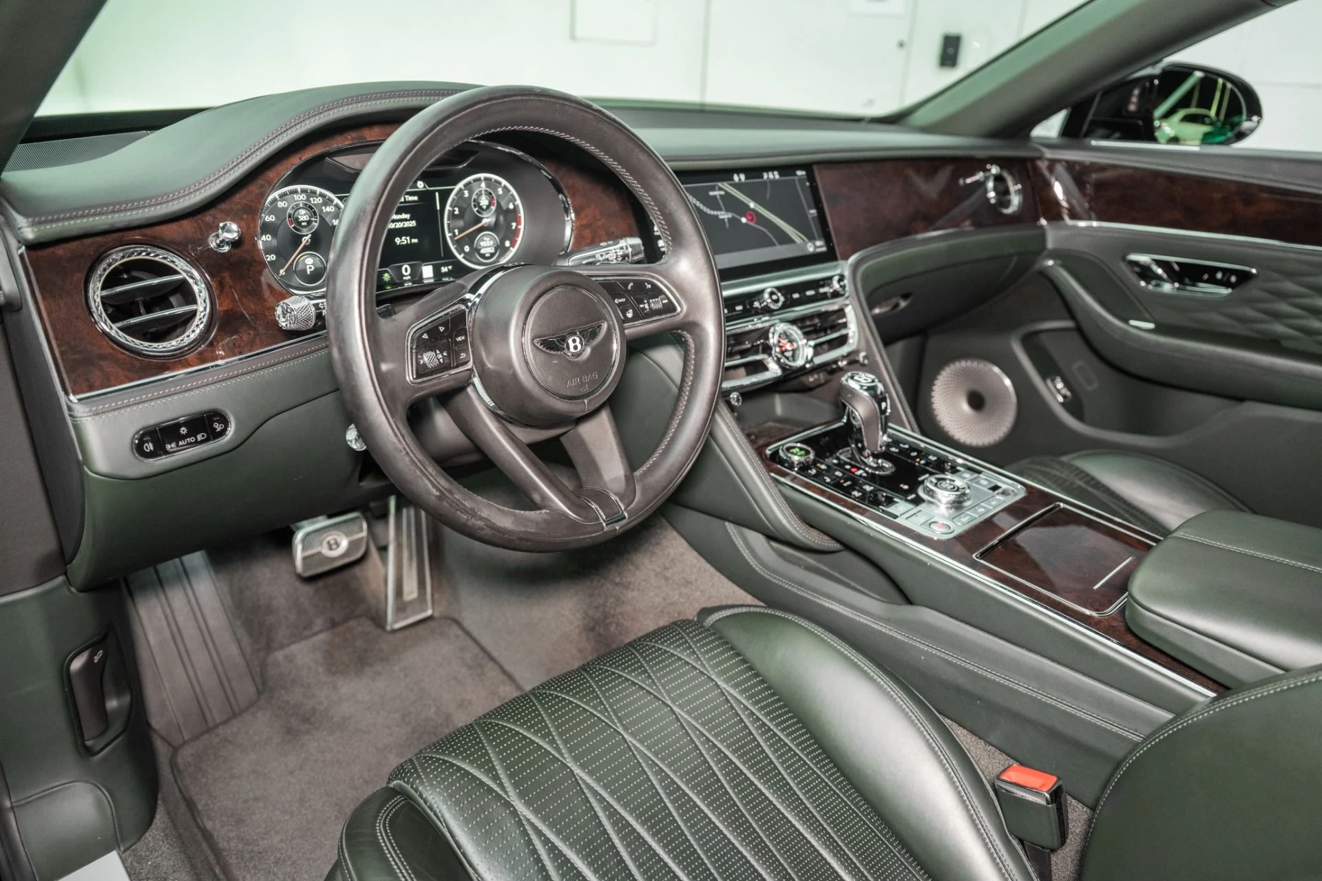 mph018_1820019966_Used_2022_Bentley_Flying_Spur_V8_1761057059_7233588b80
