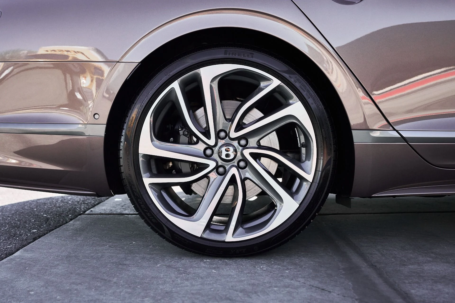 mph018_1825075088_Used_2025_Bentley_Flying_Spur_Speed_1762569180_2e66dbd7b1