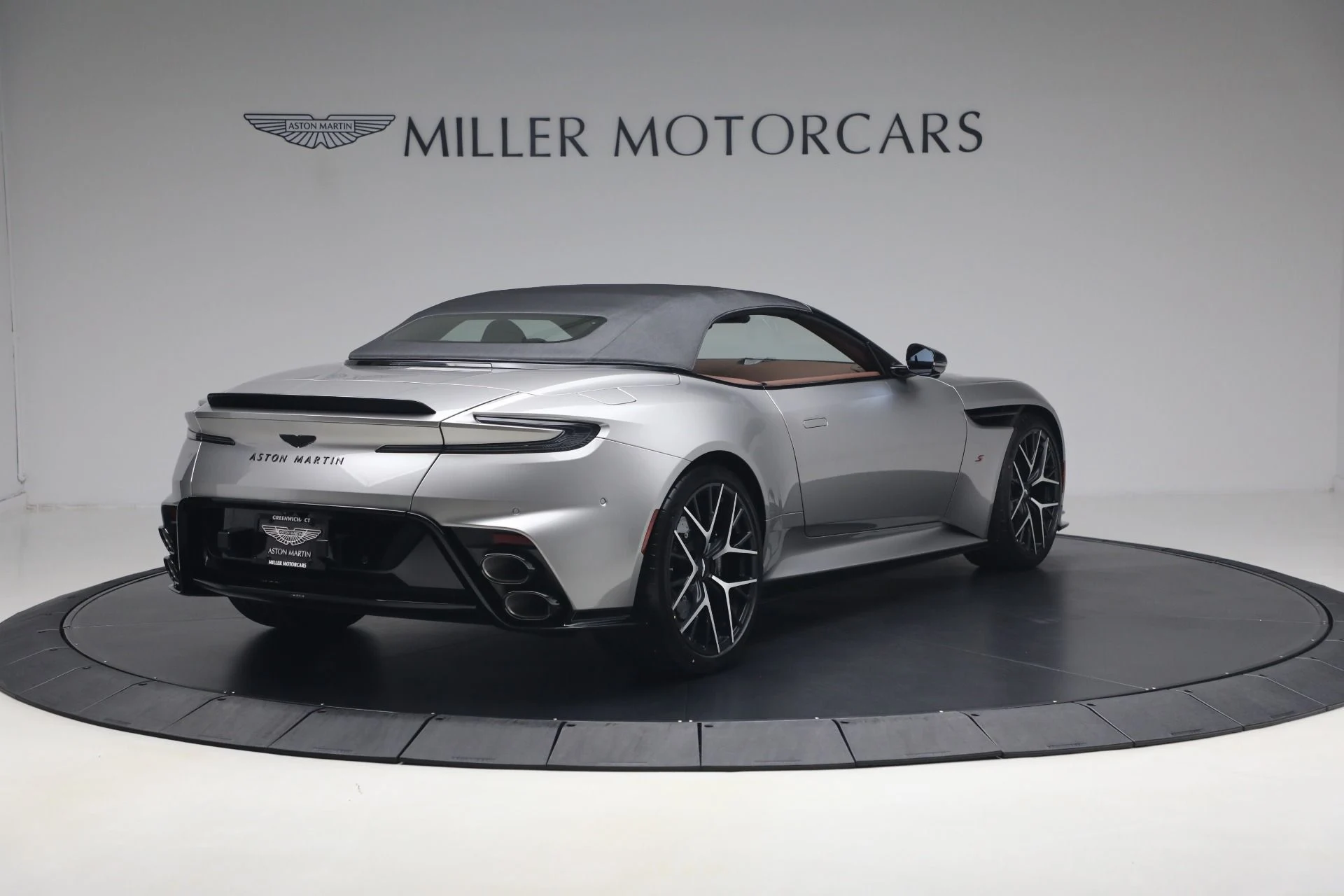 mph018_1825250293_New_2026_Aston_Martin_DB_12_S_Volante_1781361339_aea82766c2