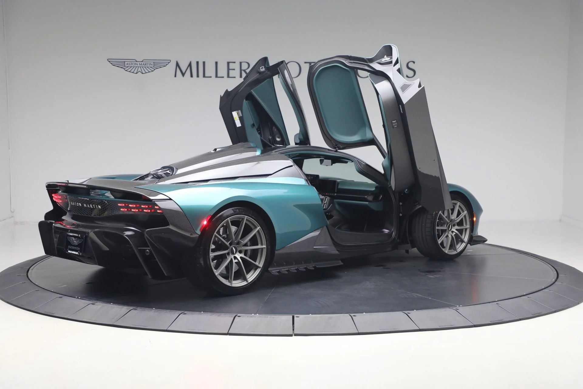 mph018_1826861267_New_2026_Aston_Martin_Valhalla_1779312485_3d8c45c94b