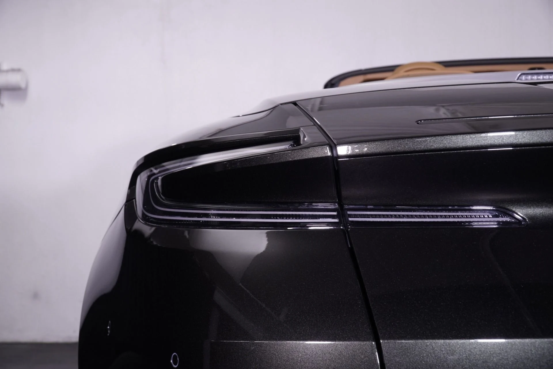 mph018_1827425158_New_2026_Aston_Martin_DB_12_Volante_Volante_1762323175_07fcf964ad