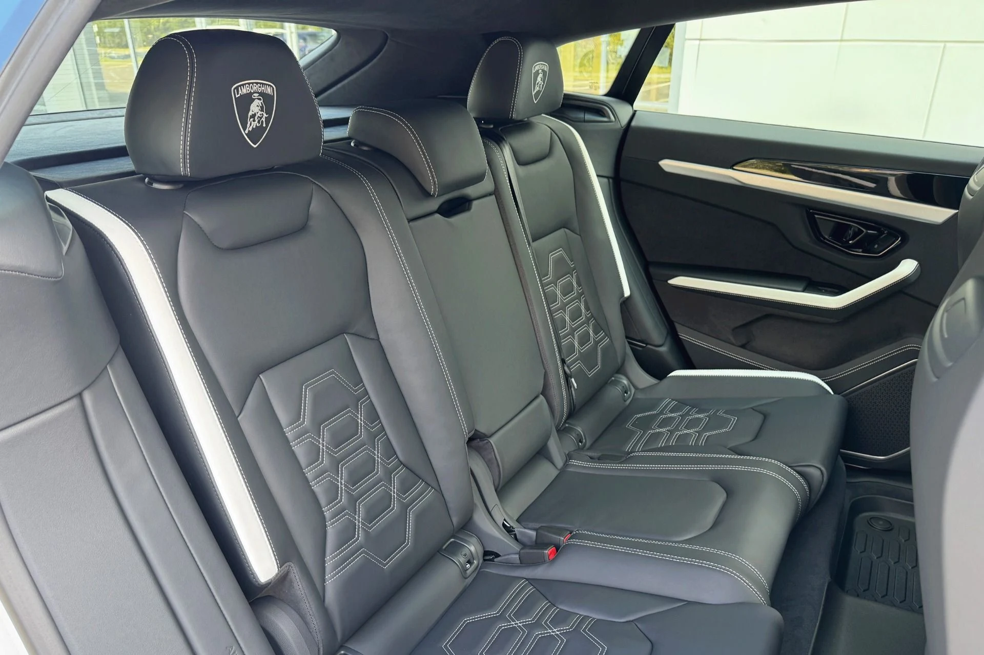 mph018_1832861517_Used_2025_Lamborghini_Urus_SE_1756989701_69c8dd4d7e