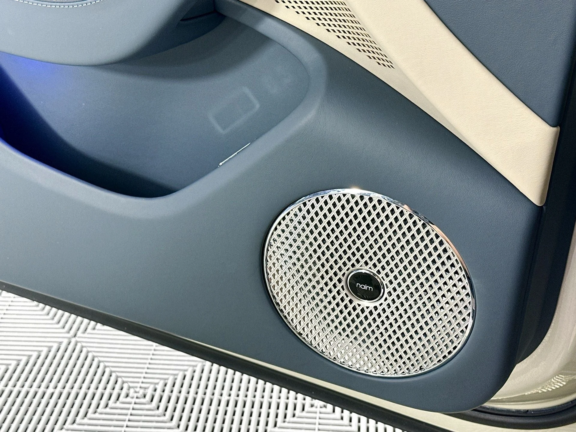 mph018_1834292035_19_244b45e0d3