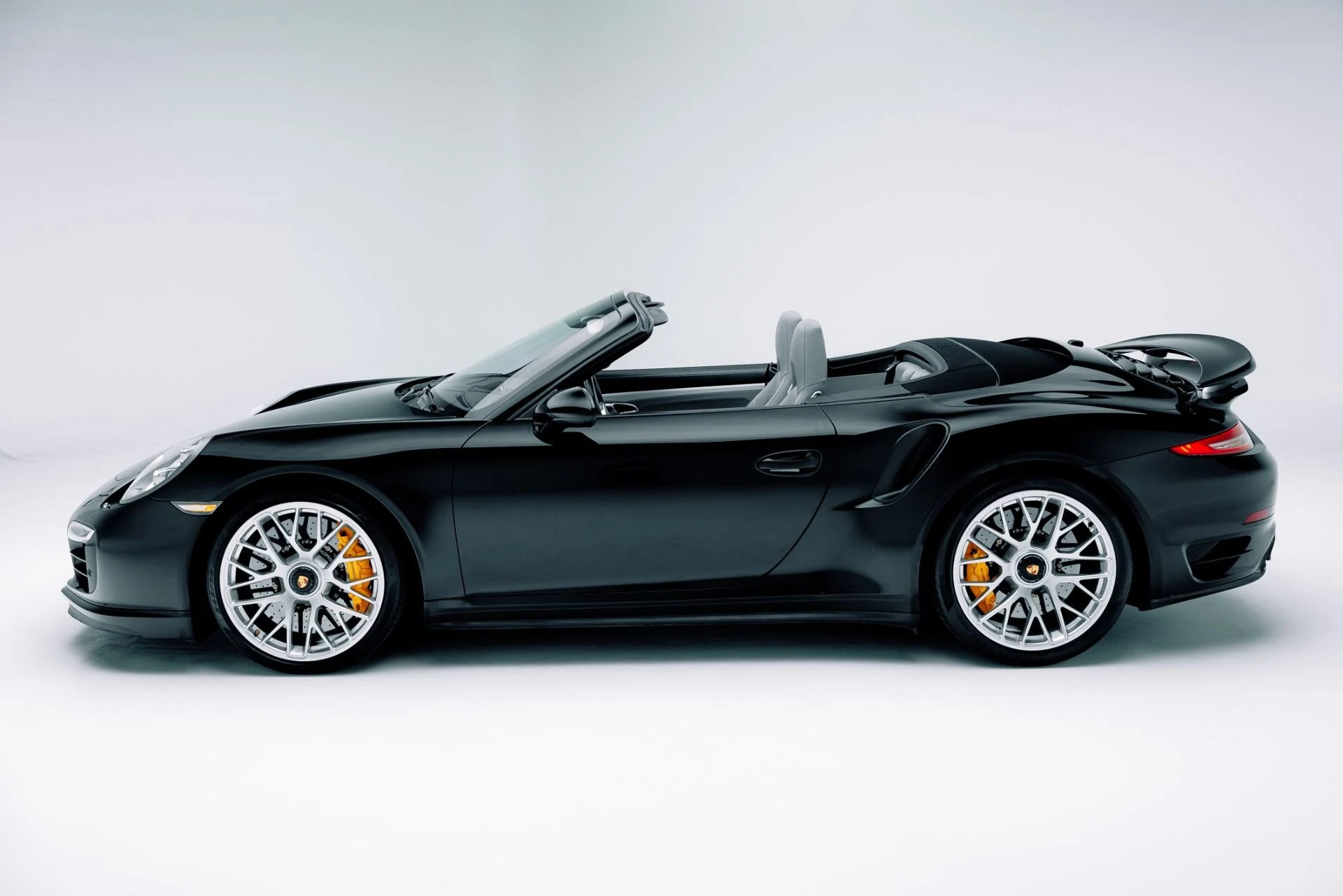 mph018_183898389_Used_2014_Porsche_911_Turbo_S_1764615222_2b111caf0c