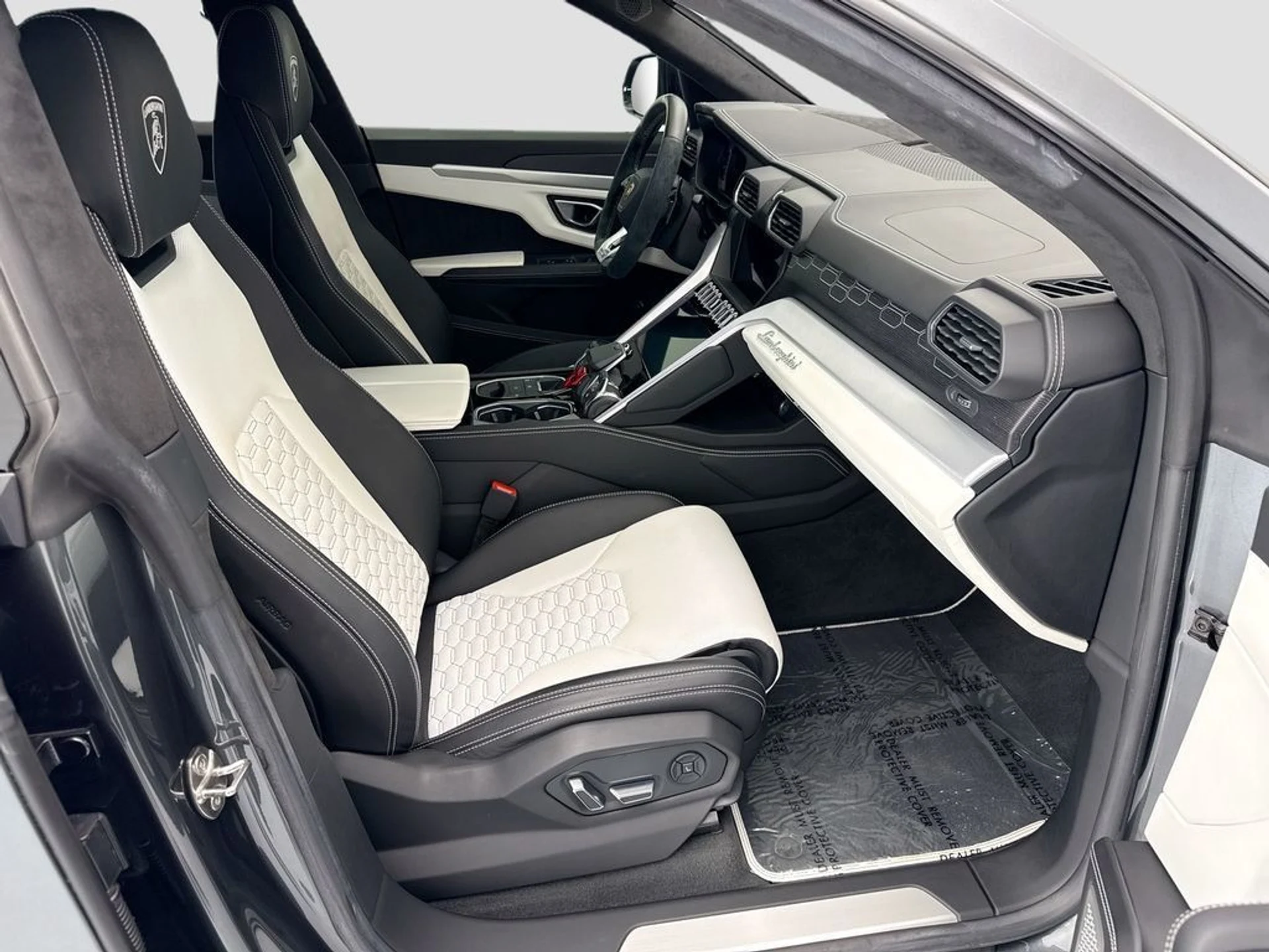 mph018_1839548549_used_2019_lamborghini_urus_awd_8119_23021211_19_1024_b60085d2f7