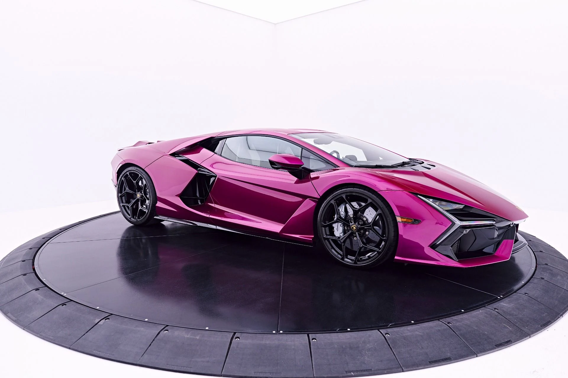 mph018_184103555_Used_2025_Lamborghini_Revuelto_Base_1782964998_6f4662dc5b