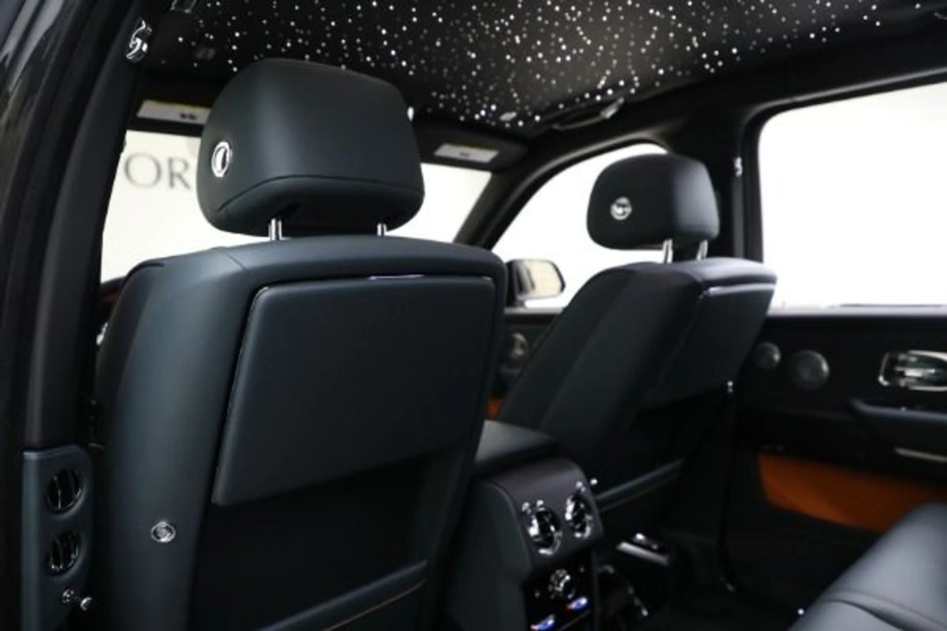 mph018_1846102186_Used_2024_Rolls_Royce_Black_Badge_Cullinan_5ecd00cc50