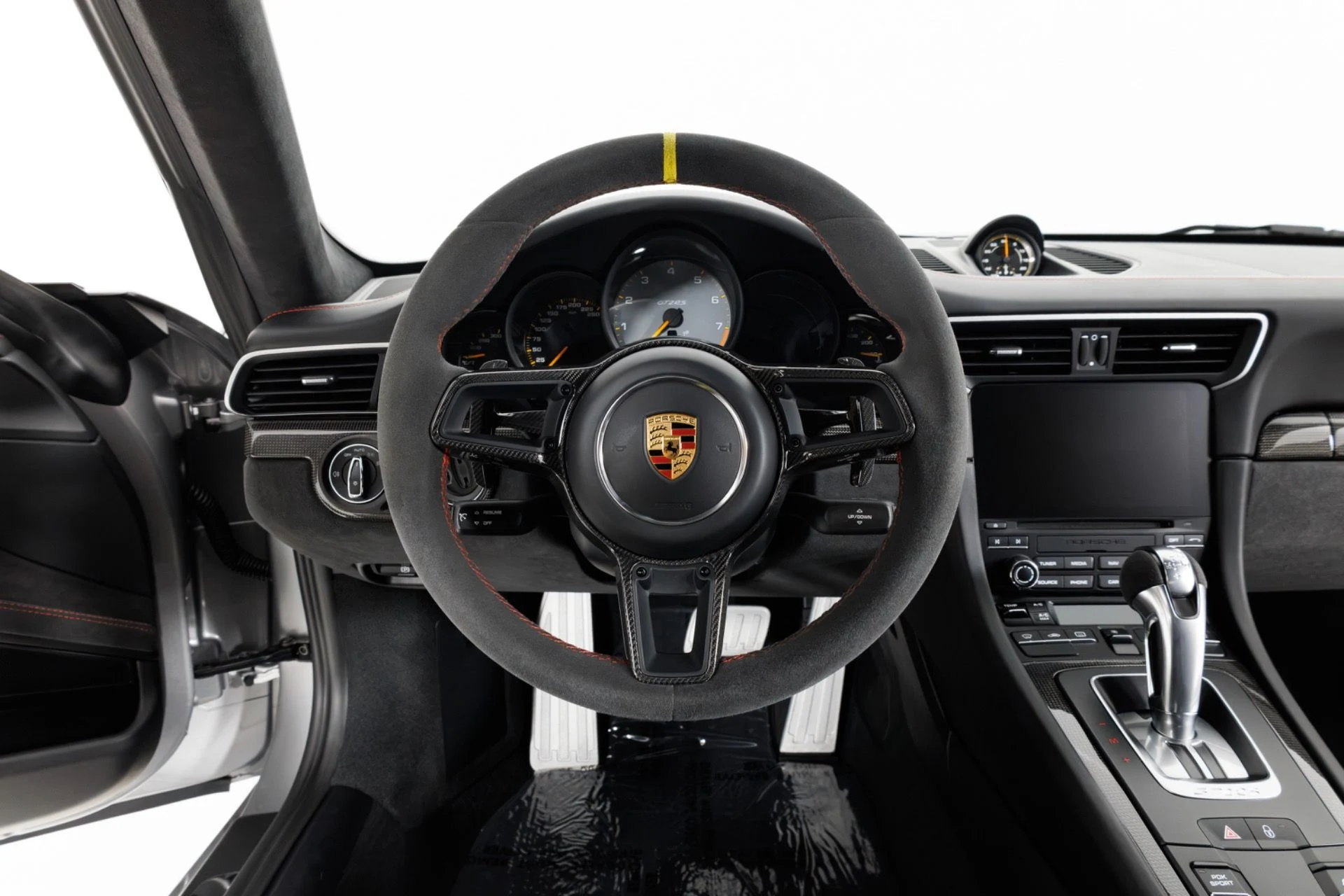 mph018_1863444033_Used_2018_Porsche_911_GT_2_RS_1791916169_7adc3e152d