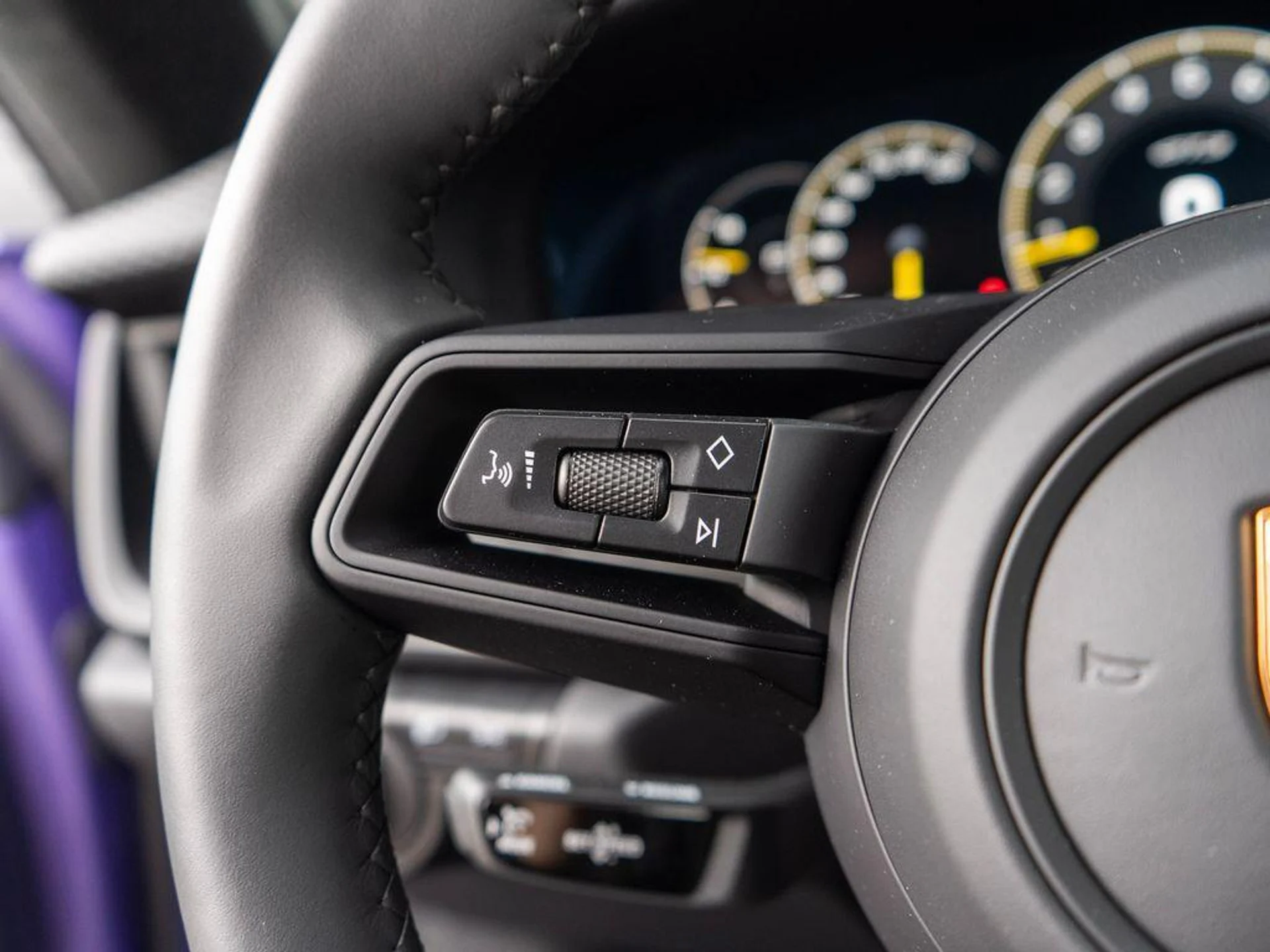 mph018_1863536897_mdq_F0_P6_Jq_IL_7b_OLGB_Lu_JG_8_I_Jv_RM_d498419aed