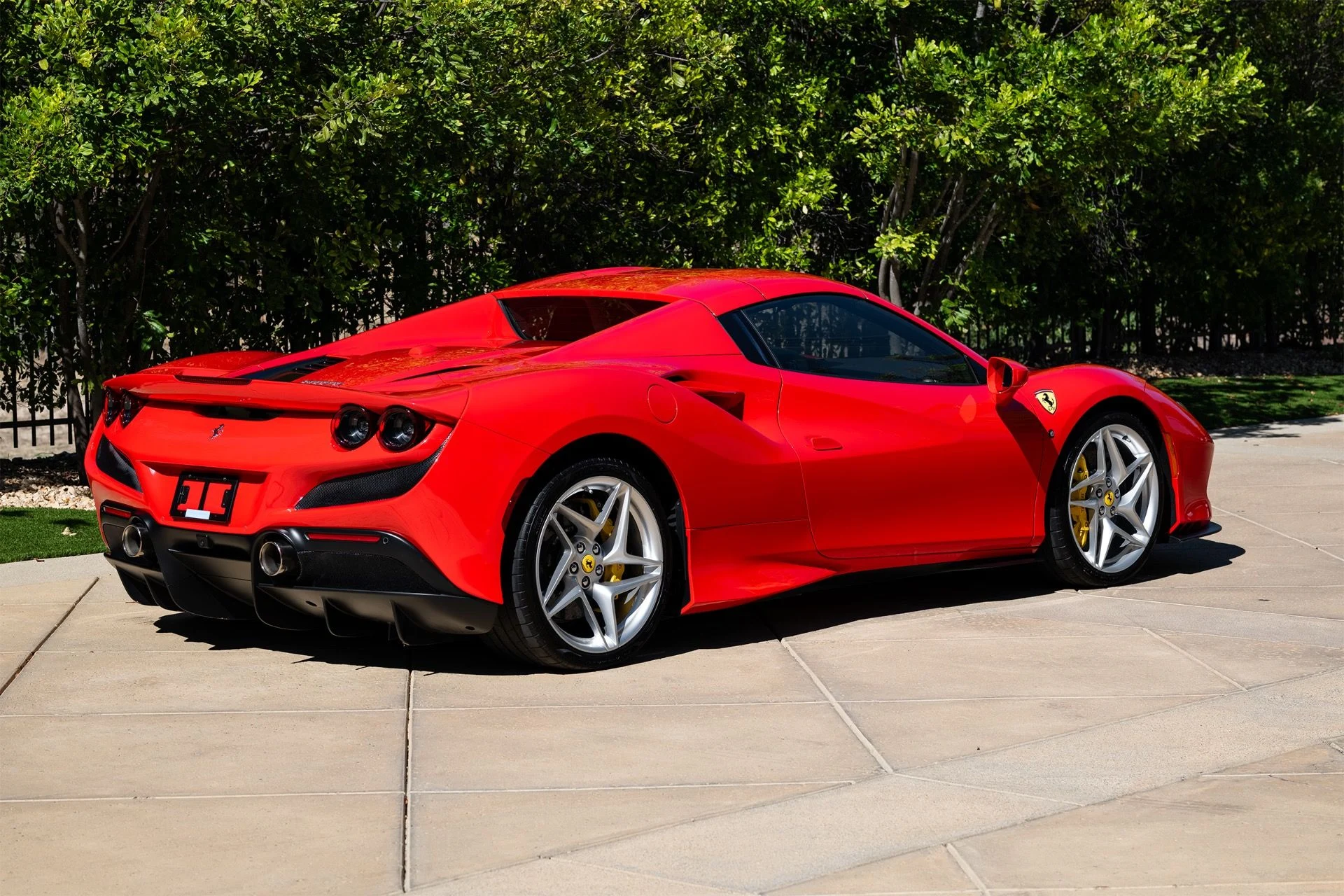 mph018_1865445904_Used_2022_Ferrari_F8_Spider_1791574017_d32d234f66