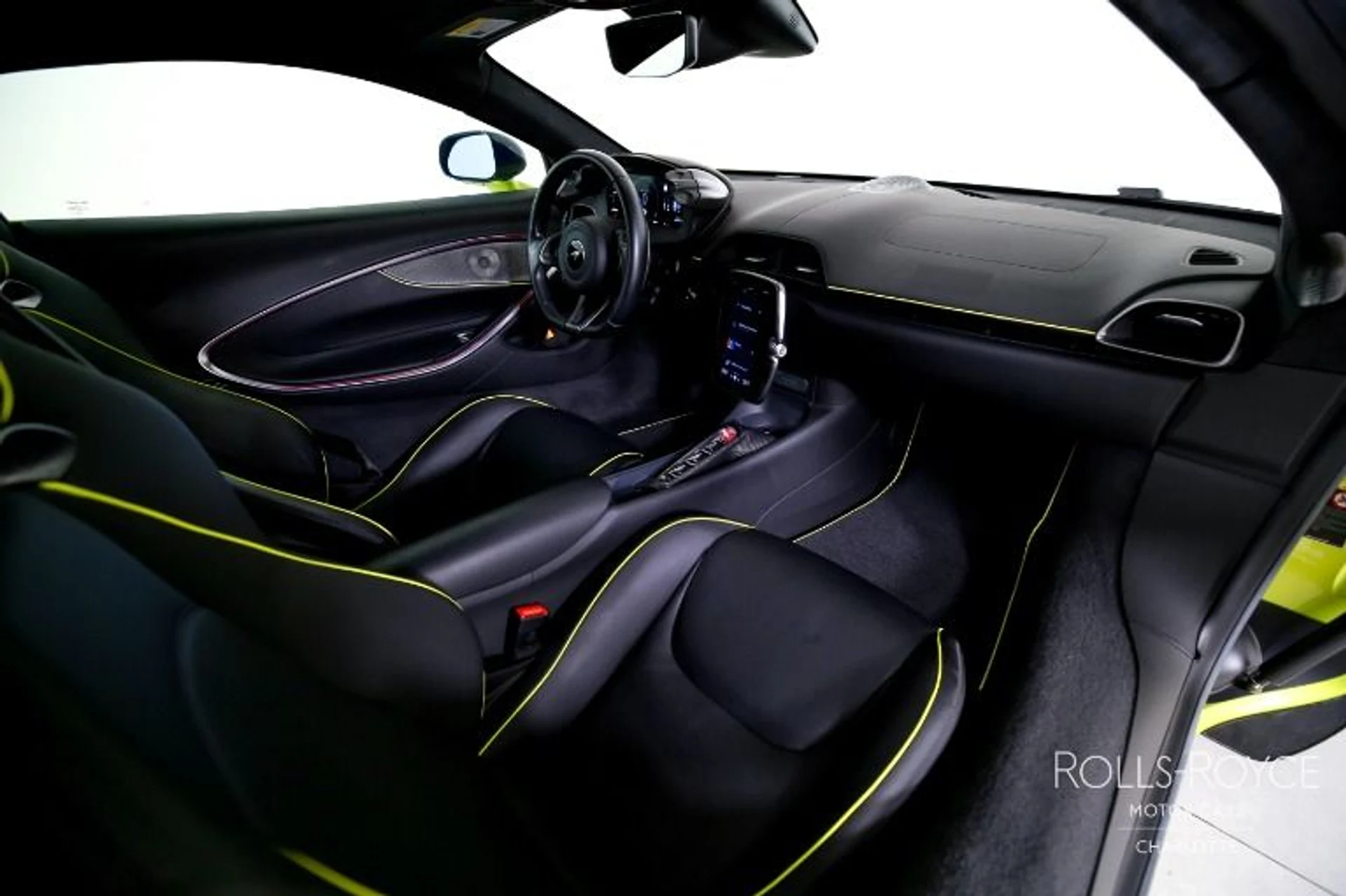 mph018_1870482718_Used_2023_Mc_Laren_Artura_9de38e42e2