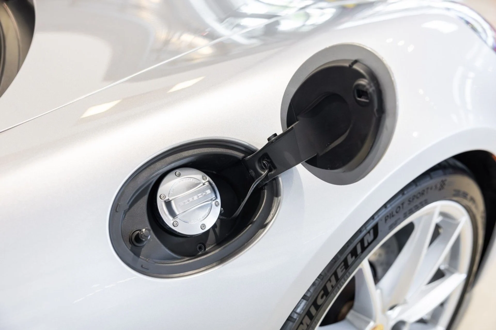 mph018_1877493538_r_Q_65718bab80