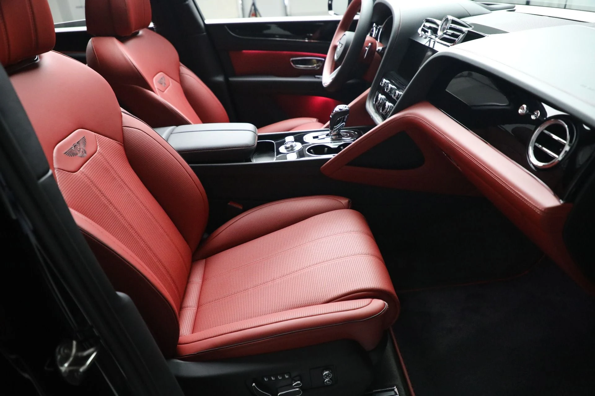 mph018_1880892150_Used_2022_Bentley_Bentayga_V8_1772749614_70f0f1fefd