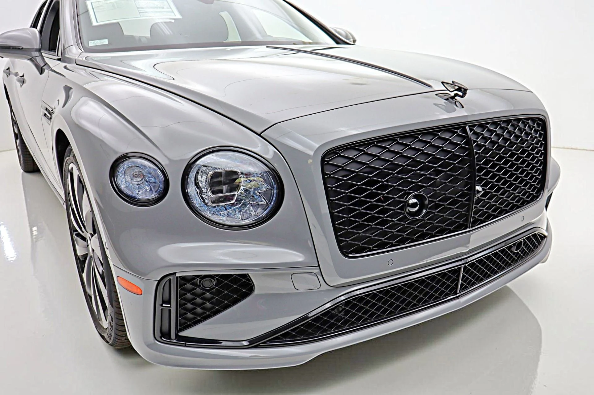 mph018_1893429790_New_2026_Bentley_Flying_Spur_4e8f4e1161