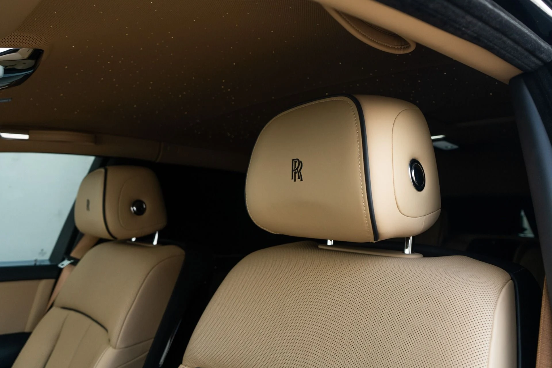 mph018_1893732399_Used_2022_Rolls_Royce_Phantom_EWB_1771455948_a15b67ca60