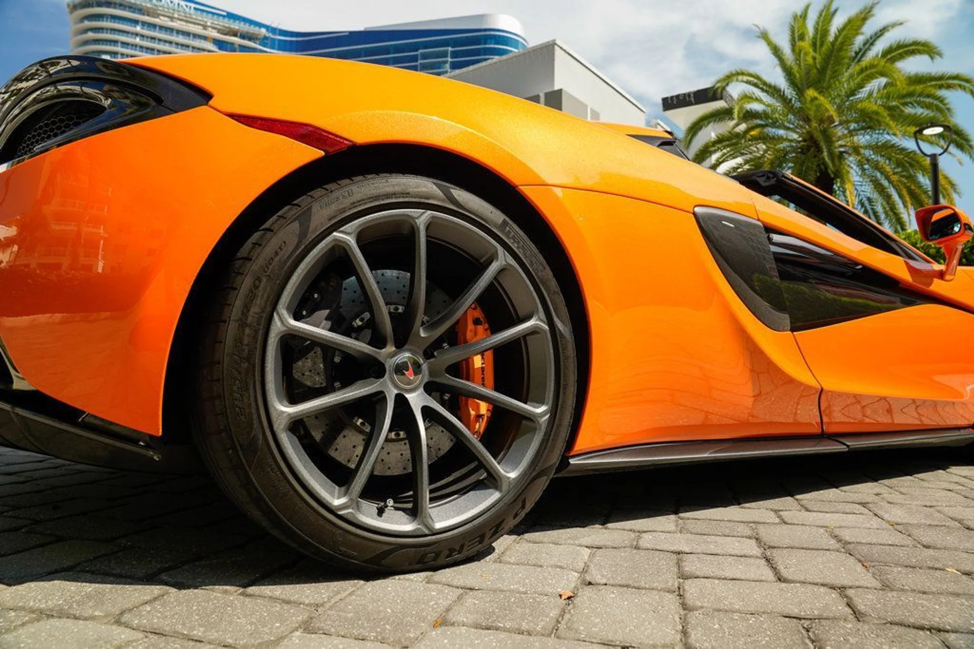 mph018_189999574_used_2018_mclaren_570s_spider_14354_22891400_19_1024_529c679110