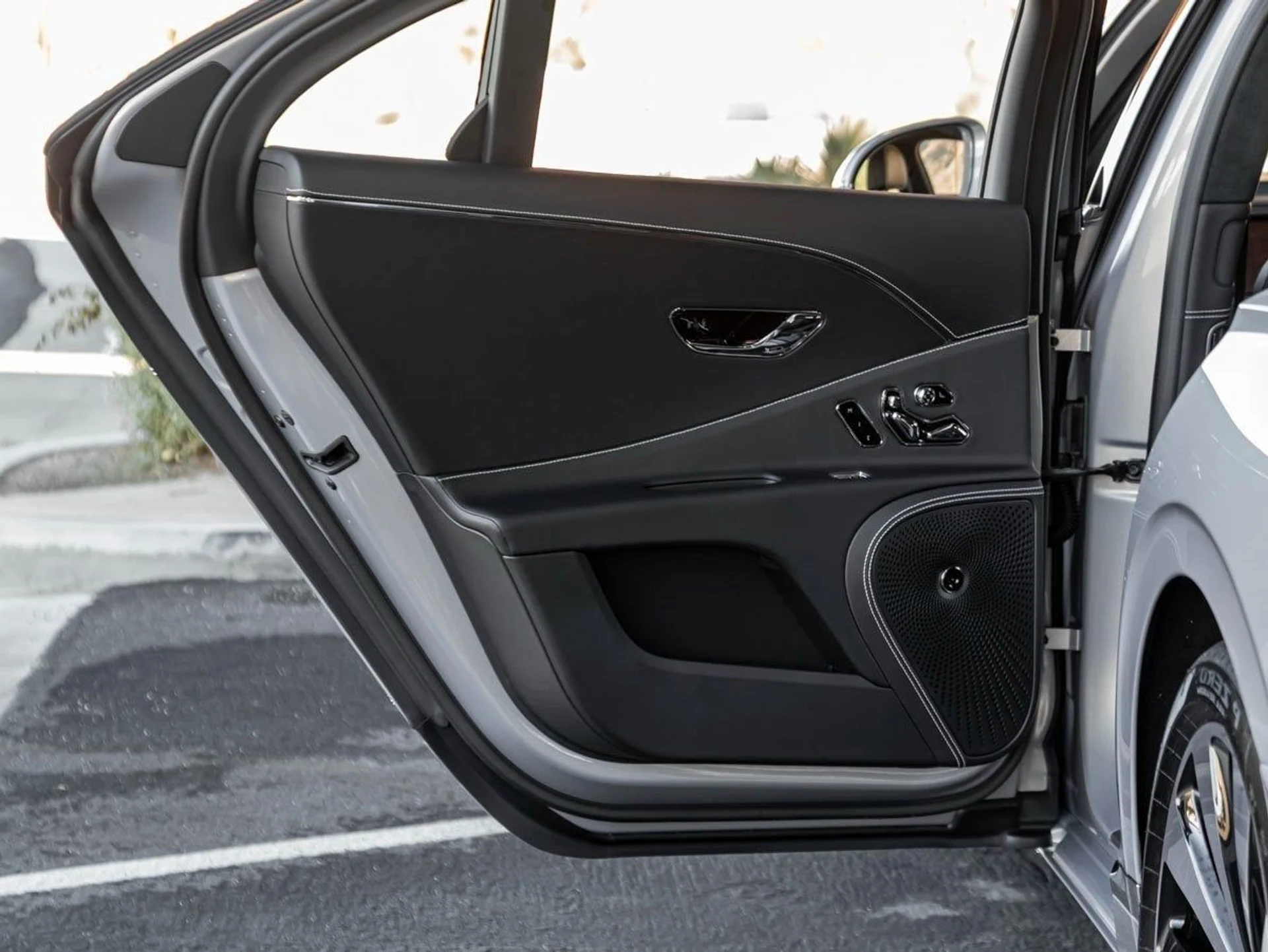 mph018_1904067719_19_b871f84093