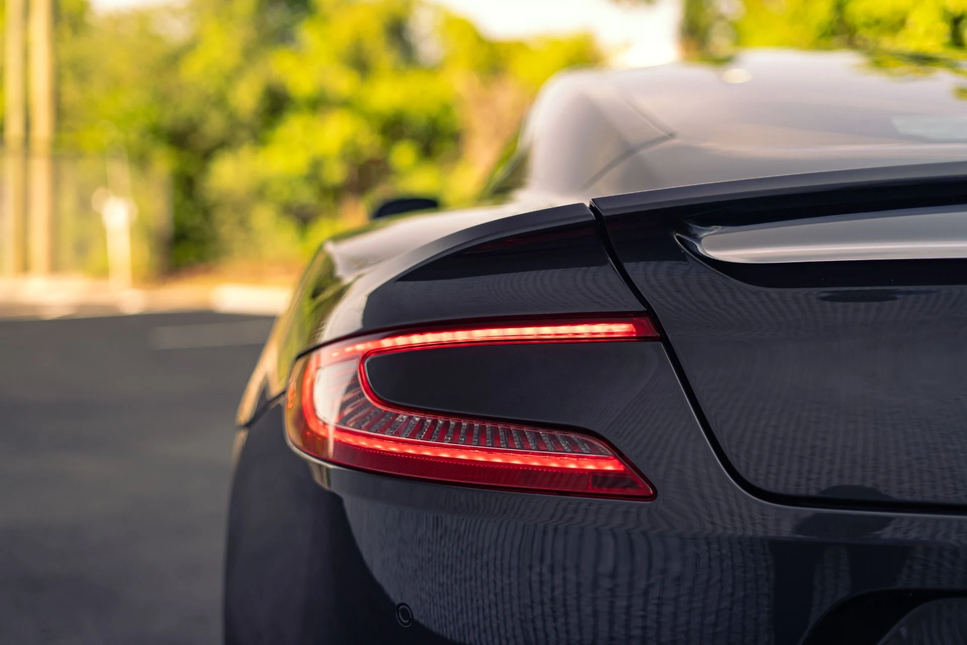 mph018_1906323711_Used_2014_Aston_Martin_Vanquish_Carbon_Exterior_Package_1783984882_86180b2af5