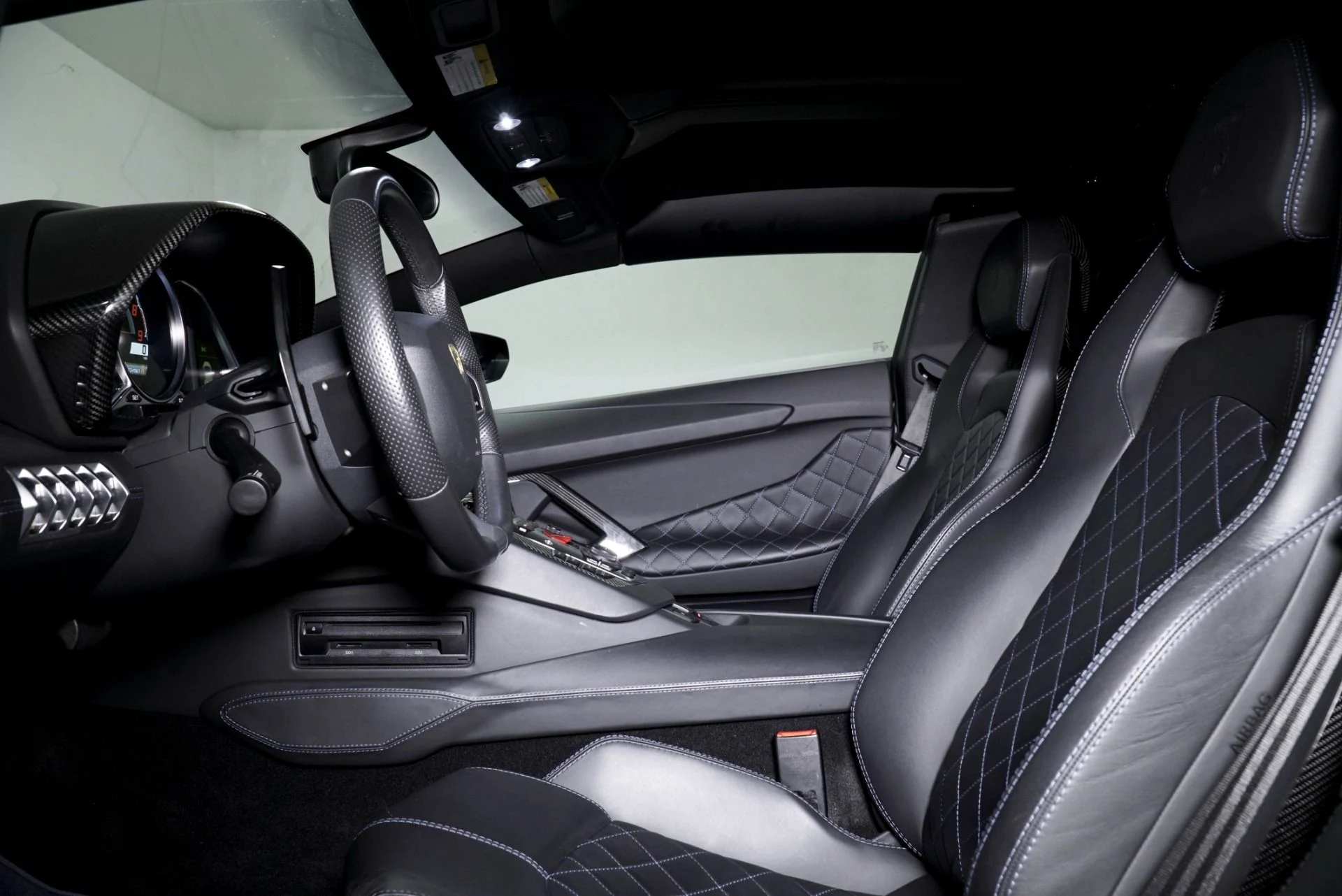 mph018_1908885907_Used_2016_Lamborghini_Aventador_LP_700_4_1767895159_60becda640