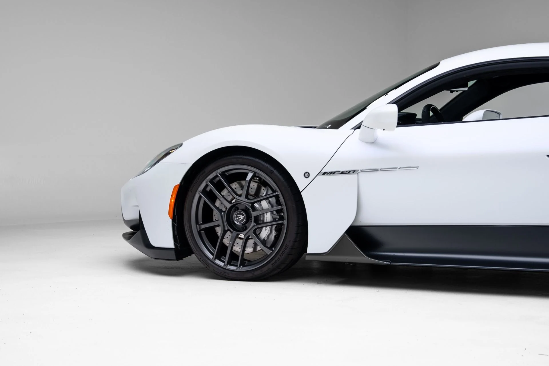 mph018_1909007765_Used_2023_Maserati_MC_20_1771372792_9ed8273148