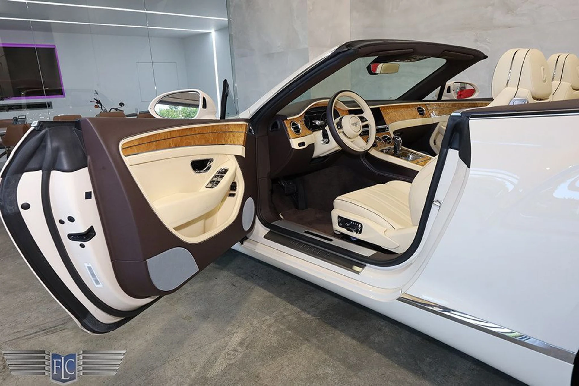mph018_1912891199_used_2022_bentley_continental_gtcv8convertible_9689_23023913_19_1024_0a73d6b524