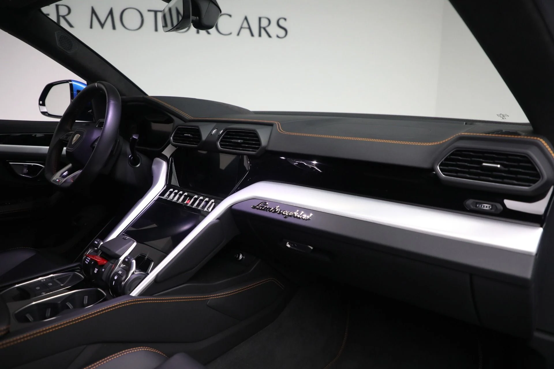 mph018_191537703_Used_2024_Lamborghini_Urus_S_119189341c
