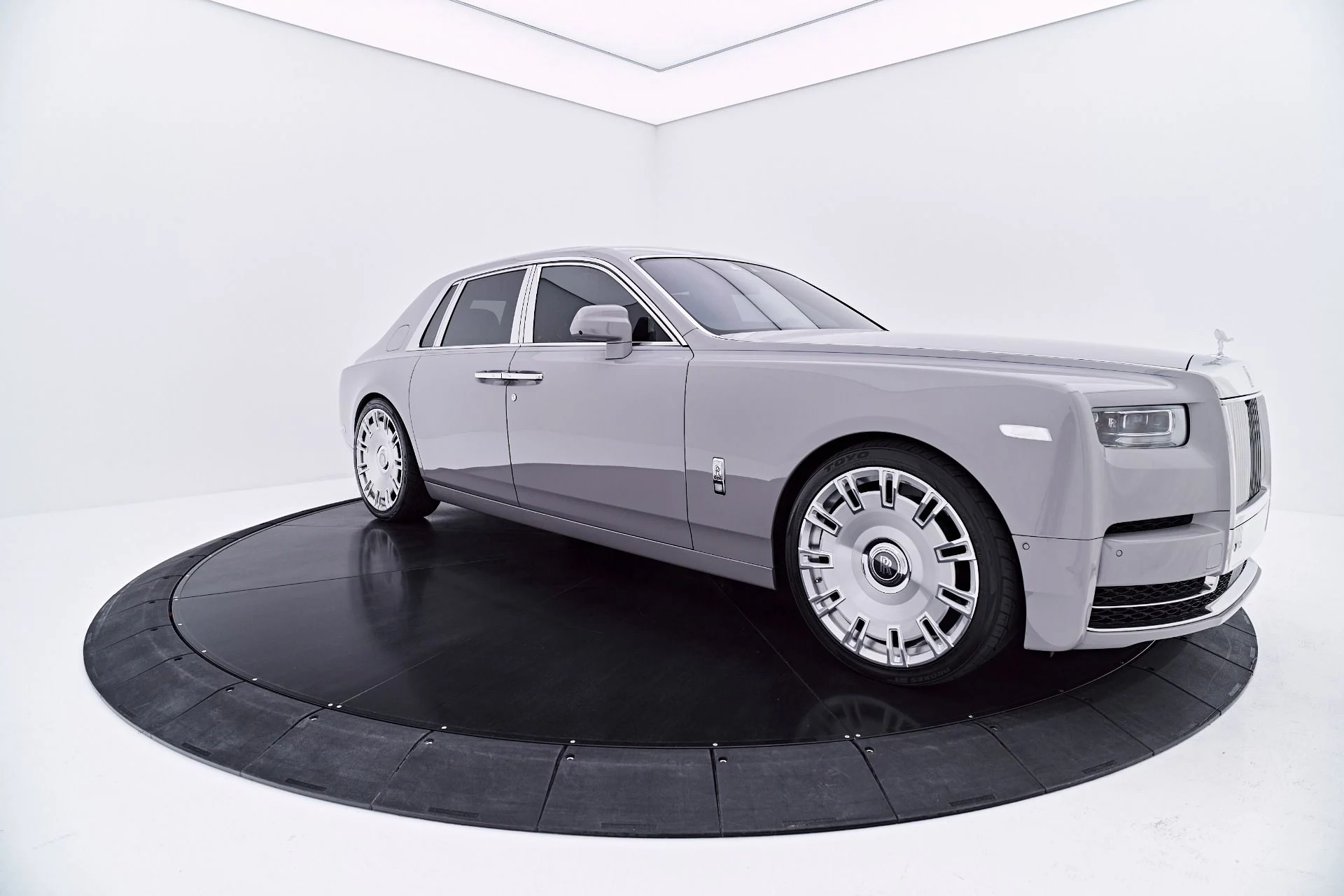 mph018_192330975_Used_2024_Rolls_Royce_Phantom_Base_1782762852_b40d14bf28