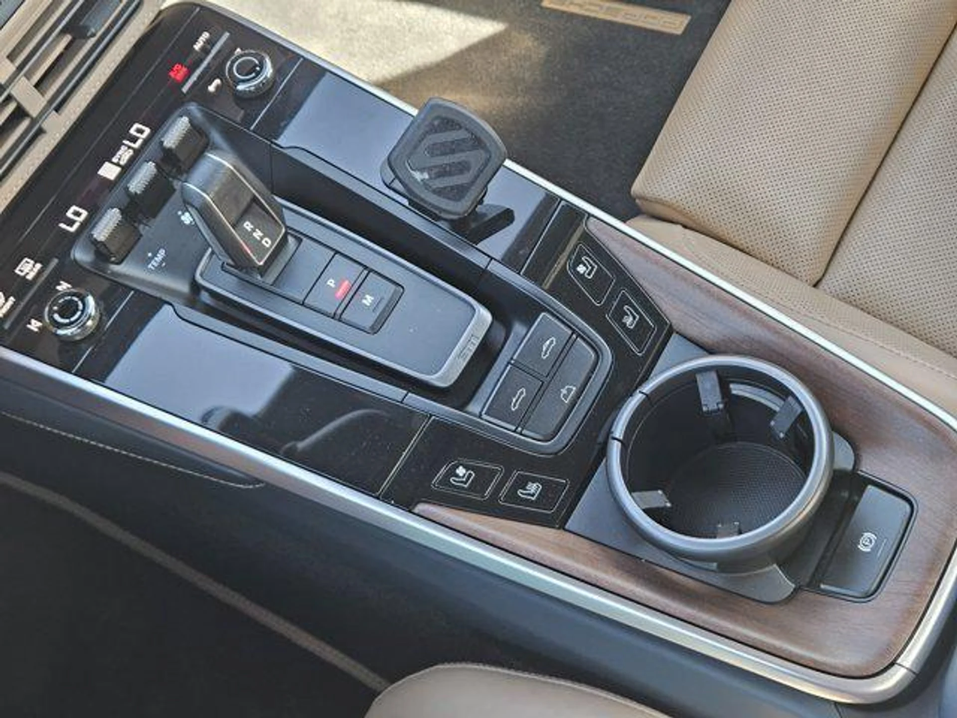 mph018_1924127741_li6_o_0bdx_W_Rn_N_Wl_Ei78_T_Lt_N2_L0_5cf4a00dce