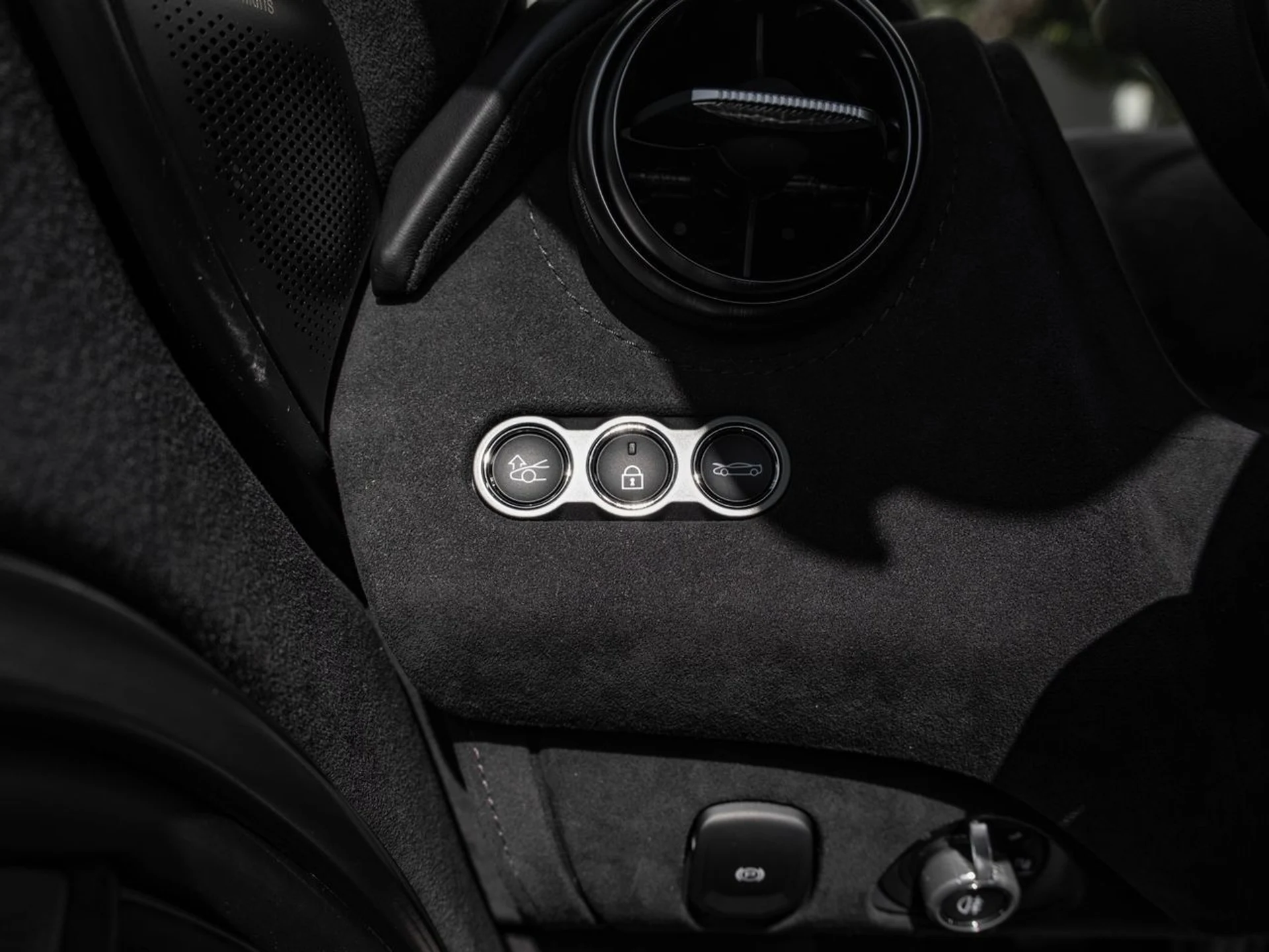 mph018_1933873488_56b21dd90face76d1db7909110bff720x_f18adf2745