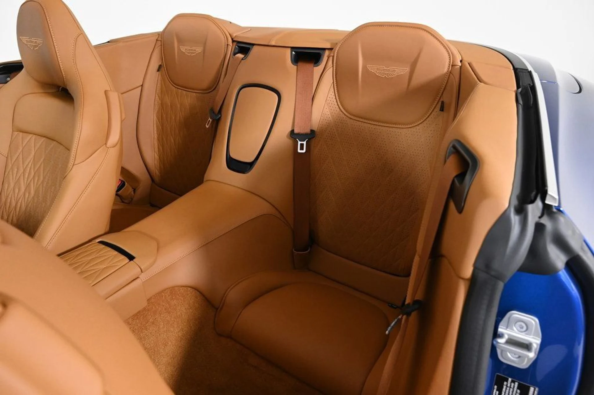 mph018_193399626_new_2025_aston_martin_db12_volante_11350_22900895_18_1024_318a87180f