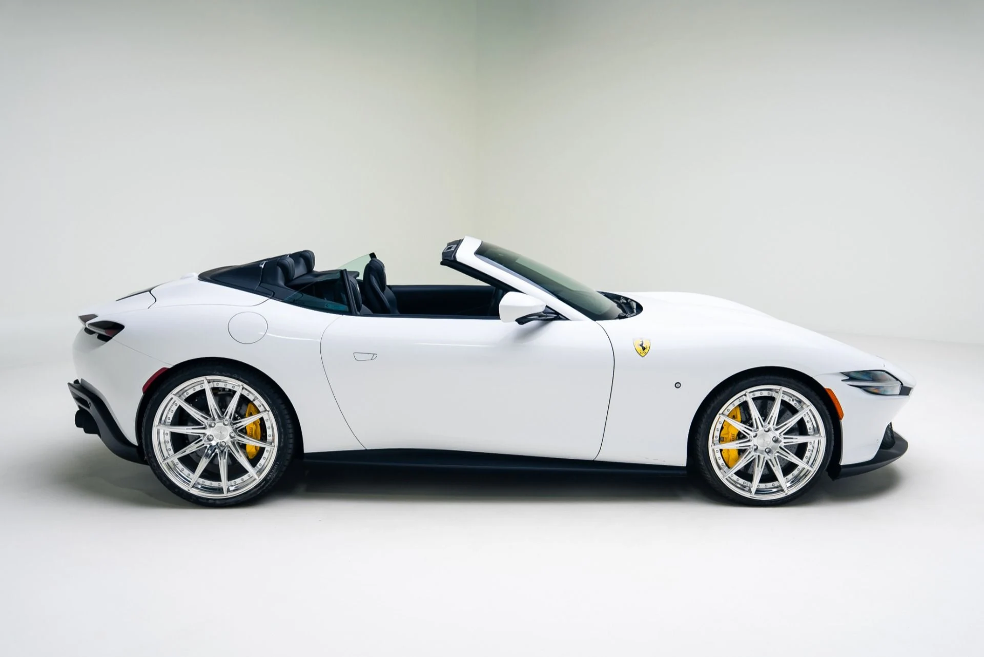 mph018_1942620583_Used_2025_Ferrari_Roma_Spider_1766089214_0e3b45f4d1