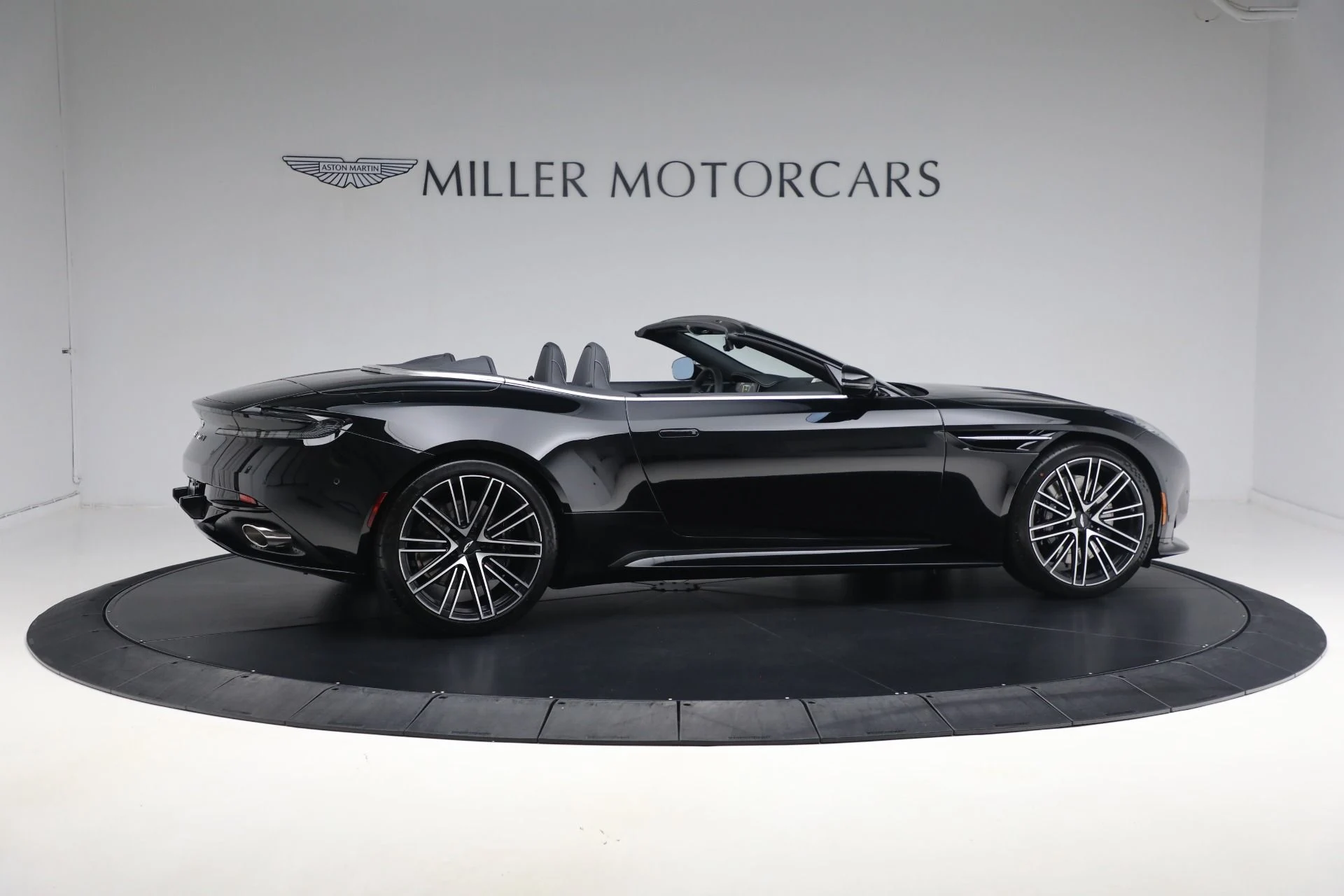 mph018_1950584041_New_2025_Aston_Martin_DB_12_Volante_455c653e4b