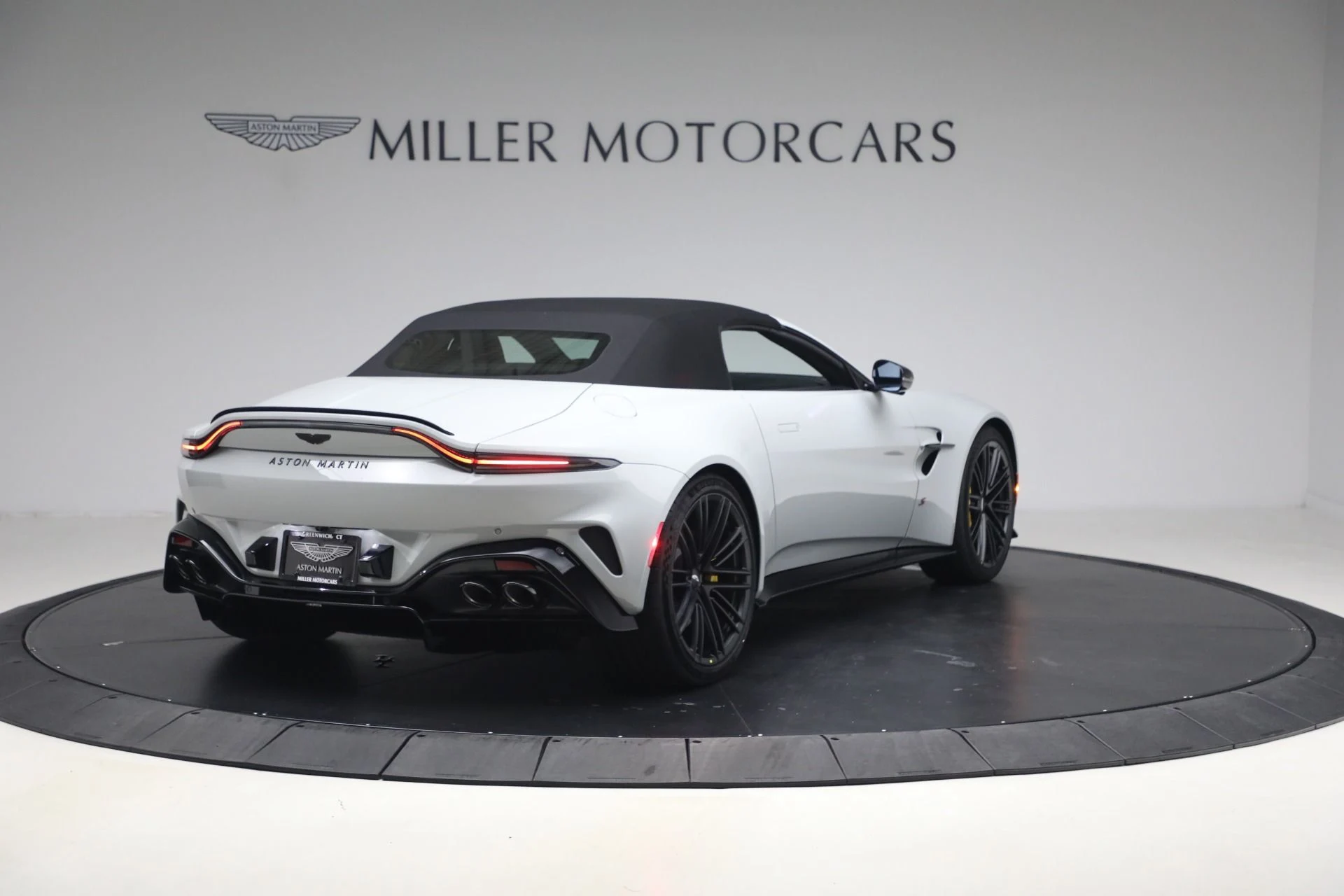 mph018_1966263748_New_2026_Aston_Martin_Vantage_S_Roadster_1776800186_6ed913aea6