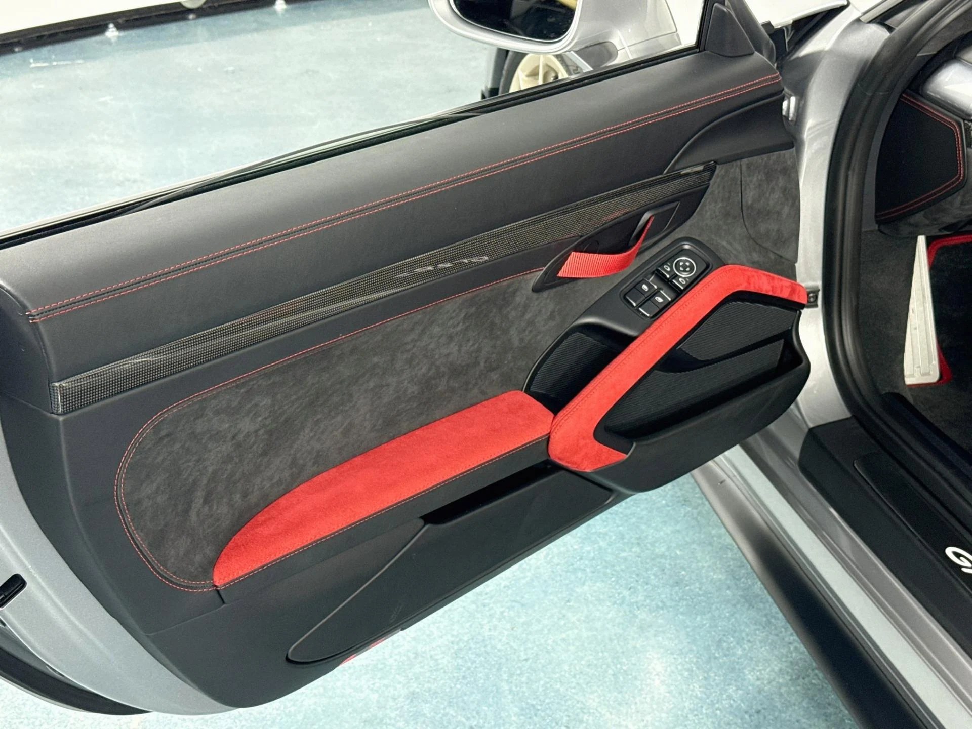 mph018_198558594_Used_2018_Porsche_911_GT_2_RS_1785871769_35ca319efb