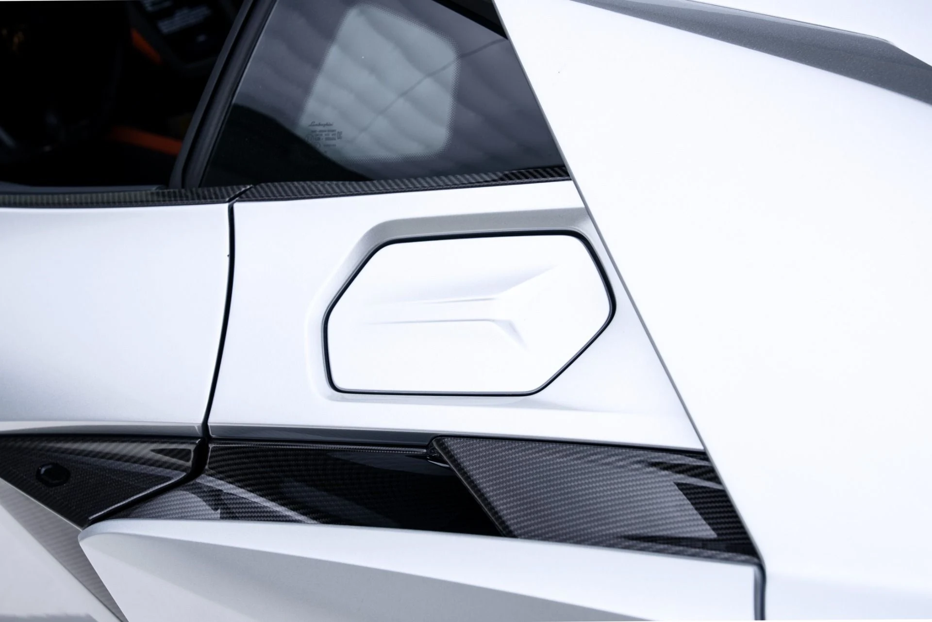 mph018_1990975696_Used_2025_Lamborghini_Revuelto_1770663111_d65582ef48