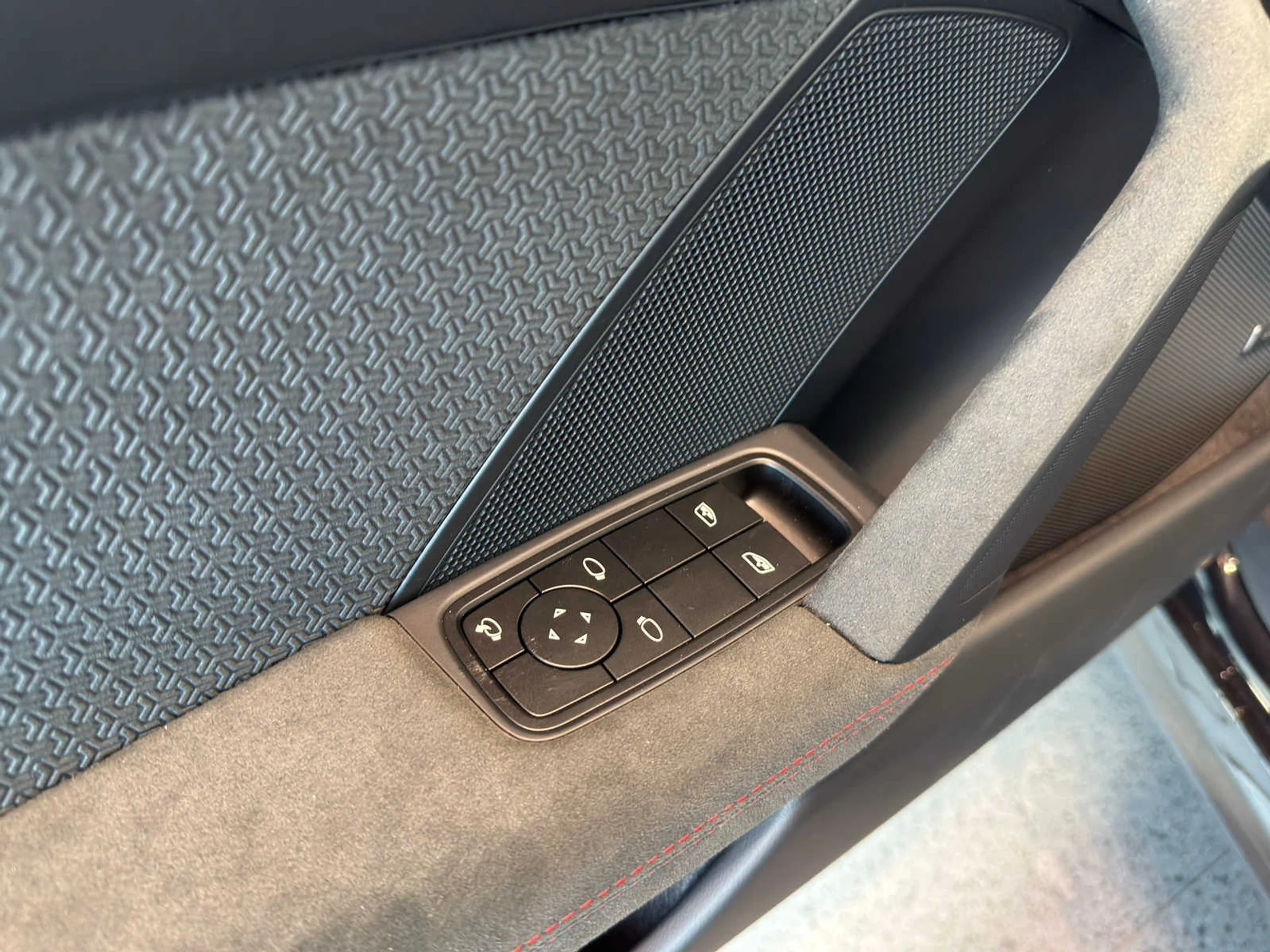 mph018_199180600_17a070a39cb2e3ce31c7ea5c1330c7edx_50374402b1