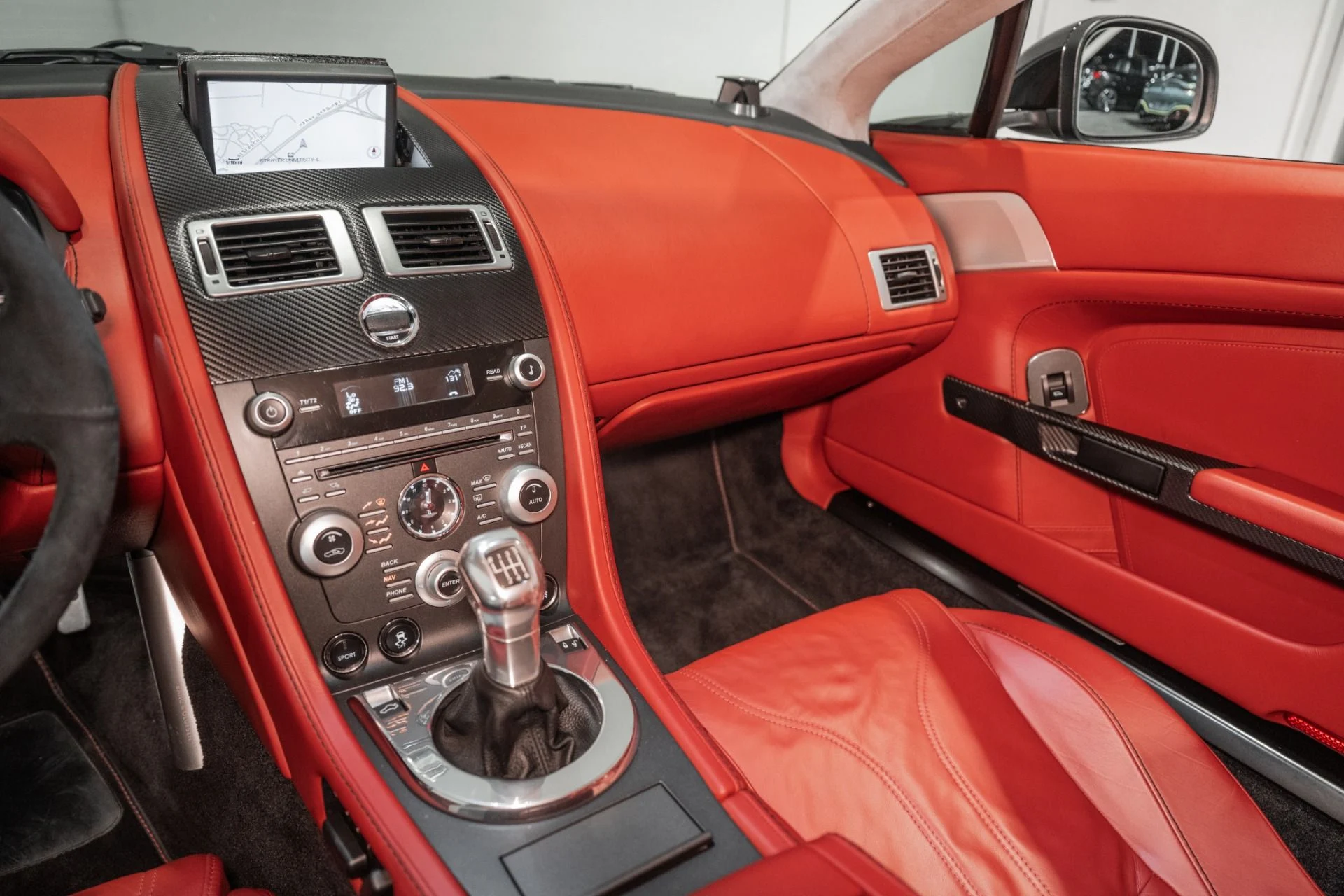 mph018_1993725500_Used_2011_Aston_Martin_V12_Vantage_1762183015_c7873cbaad